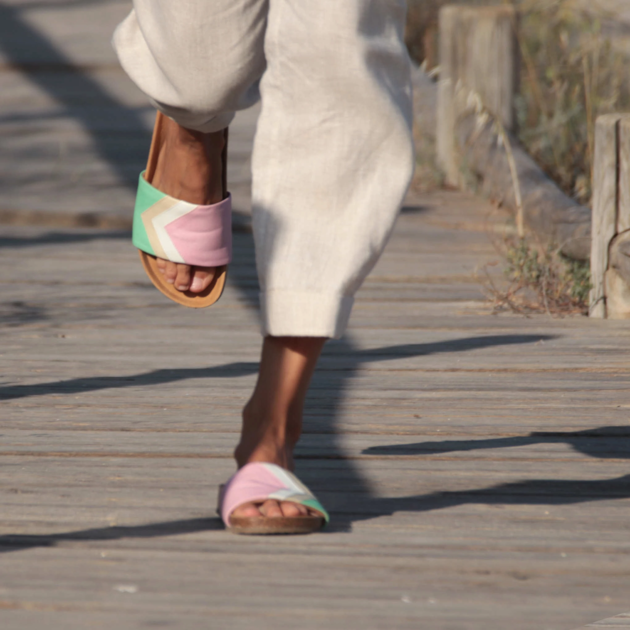 Flache Sandalen Mit Blumen 'STRAWBERRY' - Rosa Sandalen in Erdbeerpink, Wei, Nude, Mint - vegan