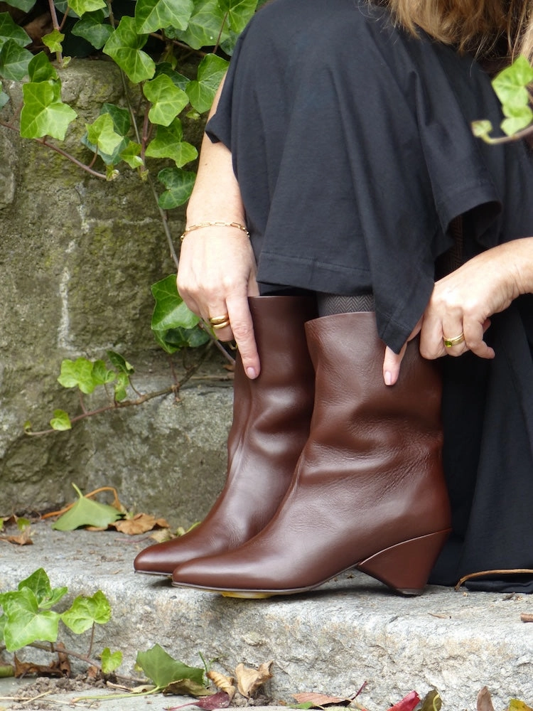 Anonymous Copenhagen- Vully 50 Triangle Soft Calf Chocolate Emelie Ankle Boots