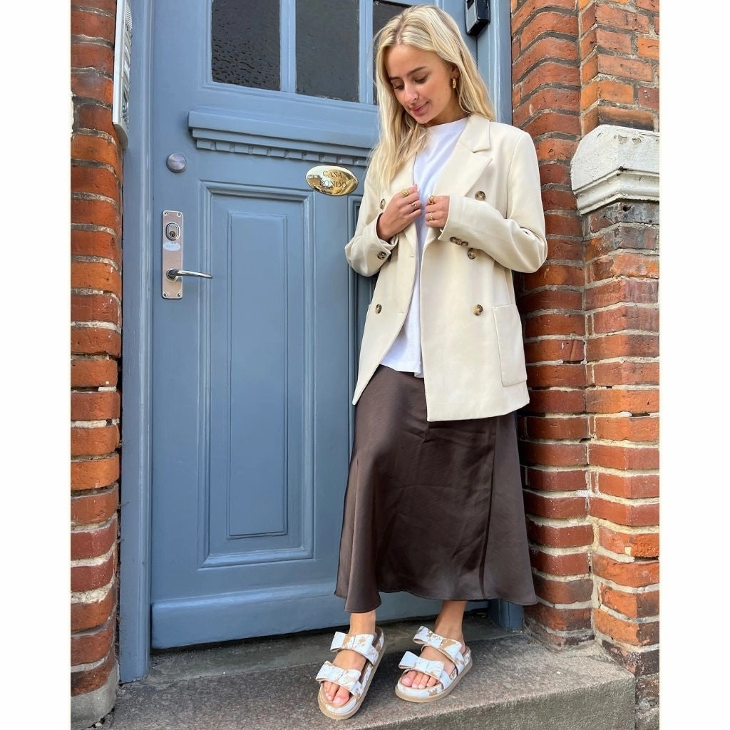 Trendyol Sandalen BE MY GUEST SUEDE - SAFARI/OFF WHITE