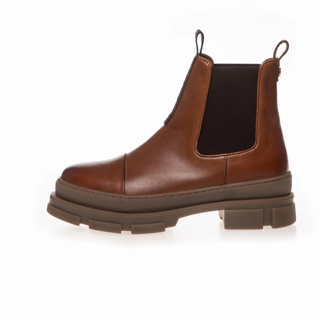 YOU AND ME LOW - COGNAC 2976 Chelsea Boot