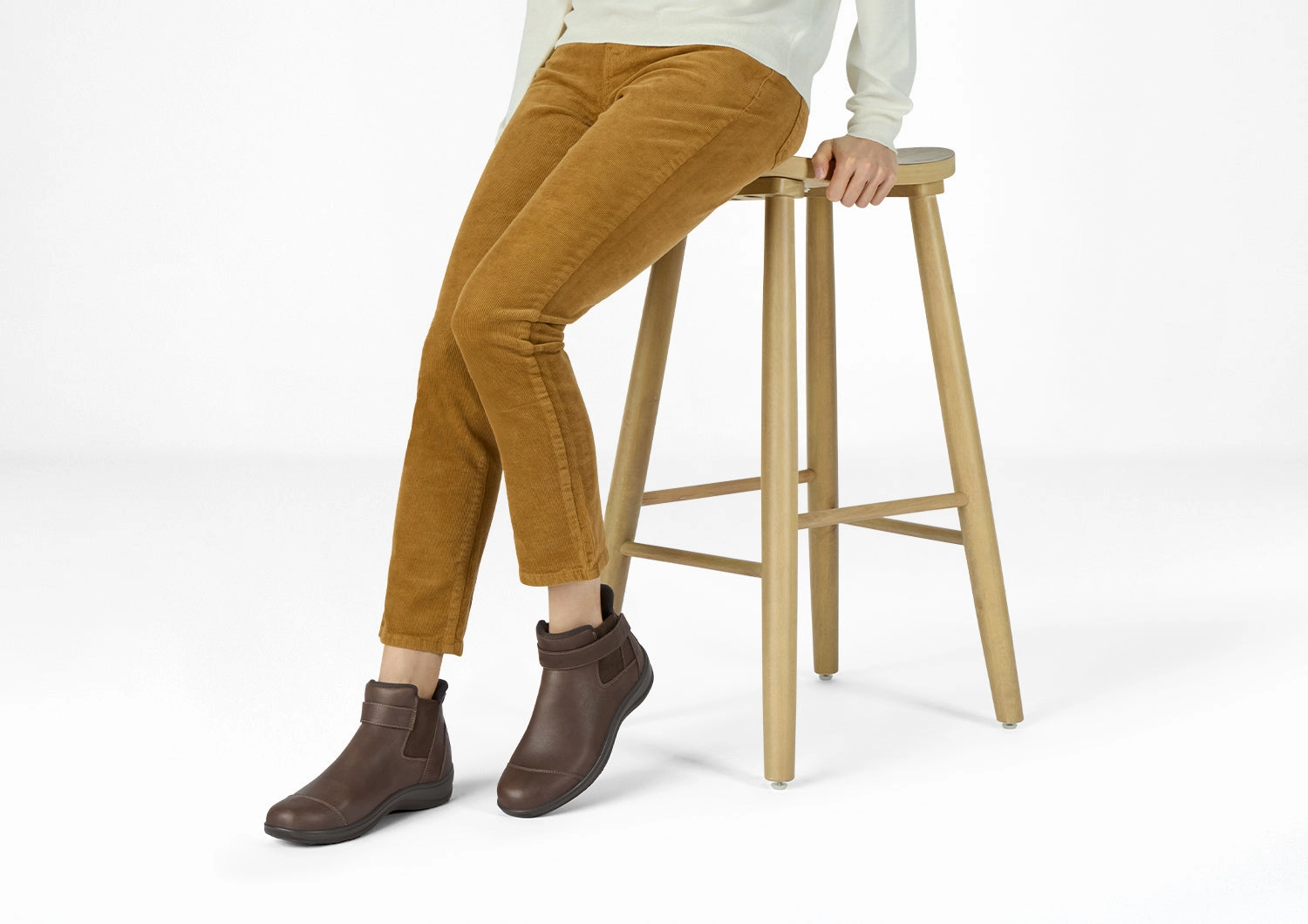 Blaire Hands-Free - Chocolate A Day's March Chelsea Boots