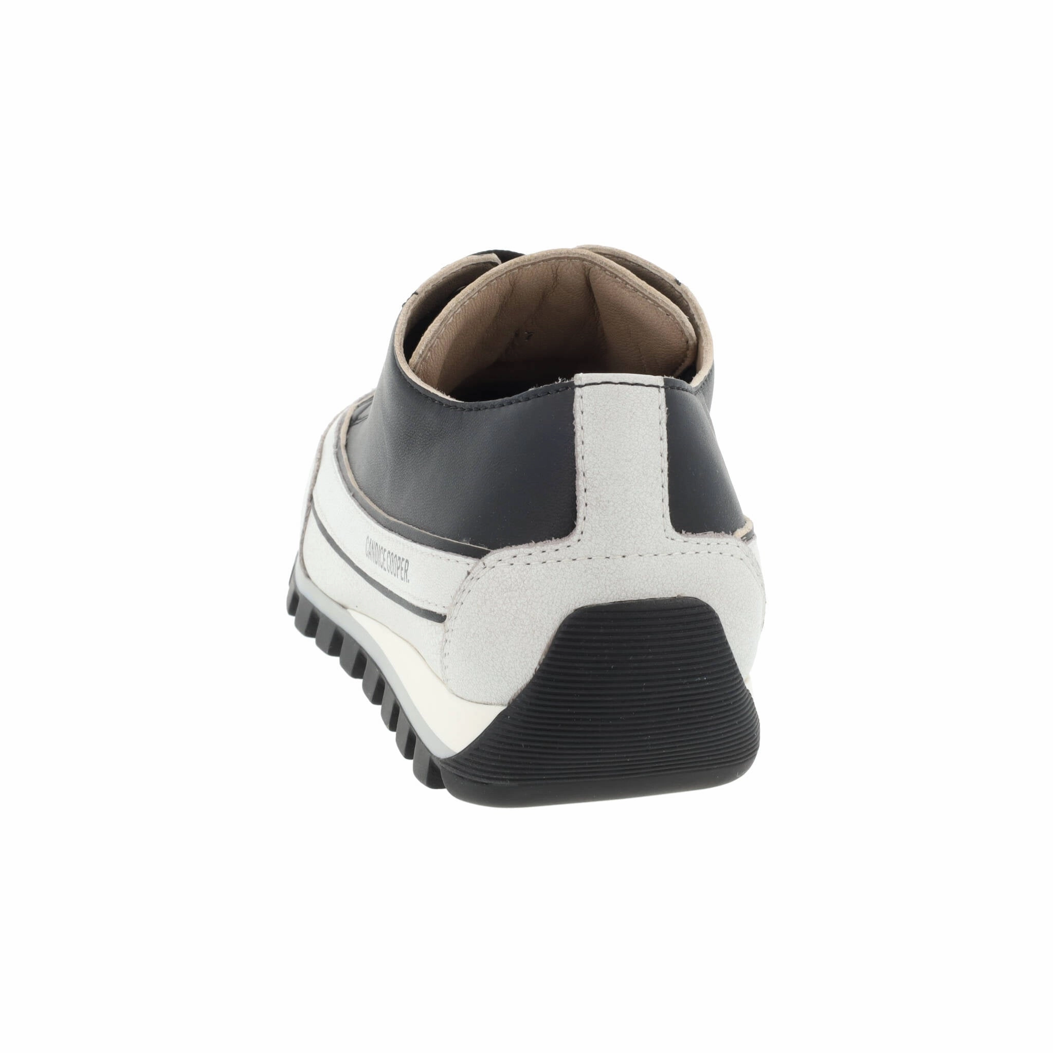 Candice Cooper Leggings Sneaker Outfit