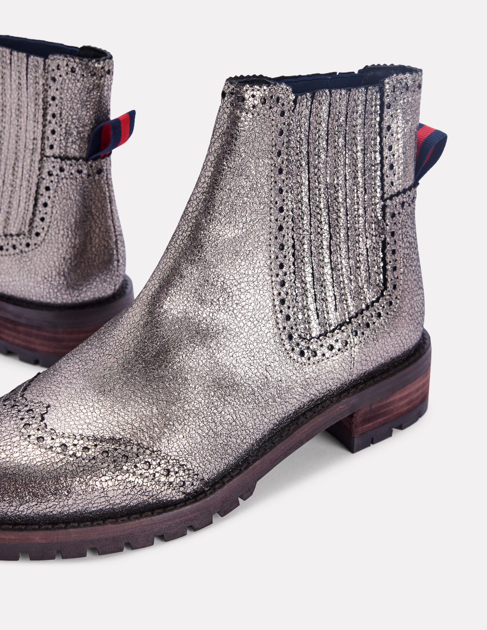 Chelsea-Stiefel mit Budapester-Details-Silber Daytona Stiefel Reparieren Lassen