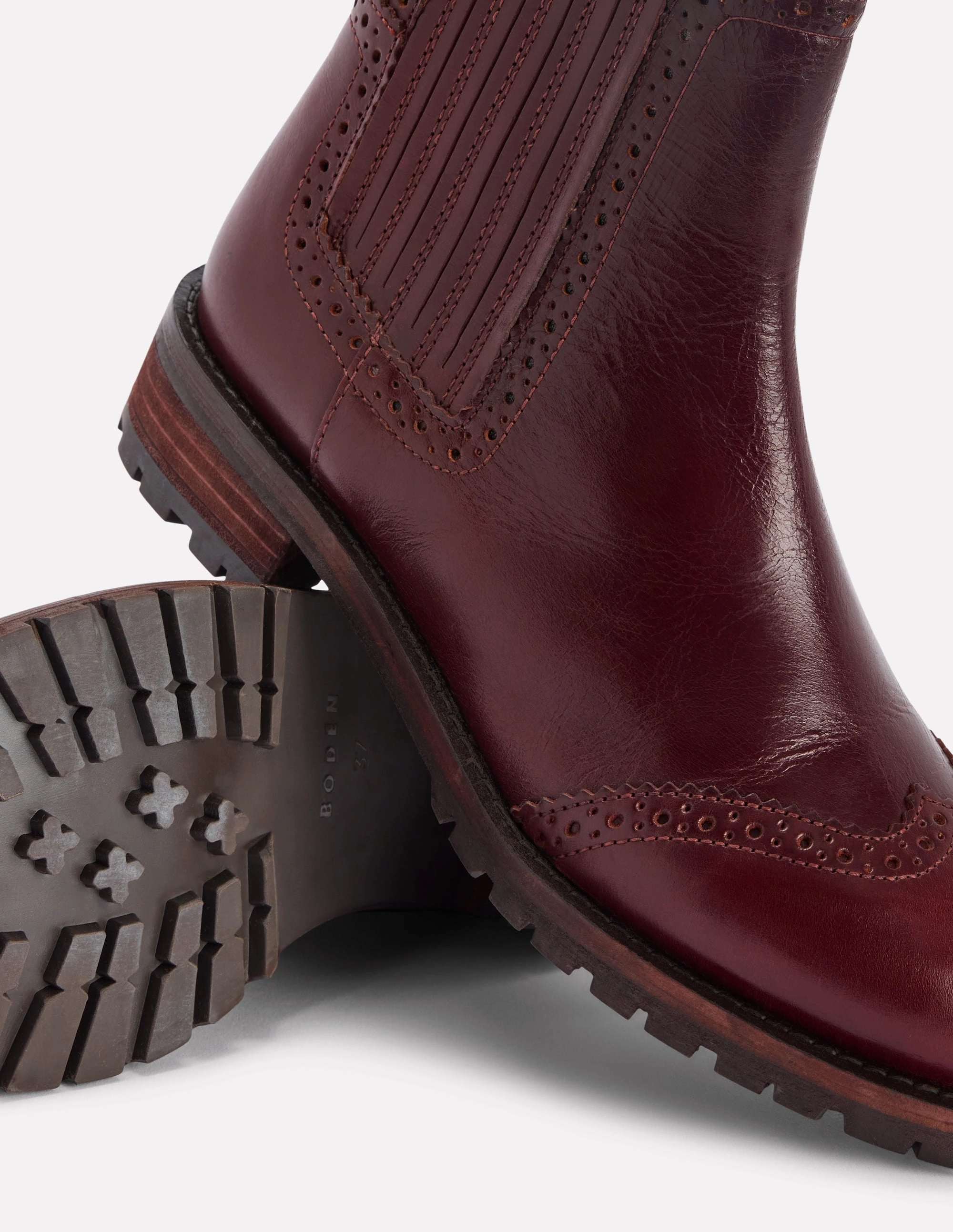 Stiefel High Heels Chelsea-Stiefel mit Budapester-Details-Oxblood