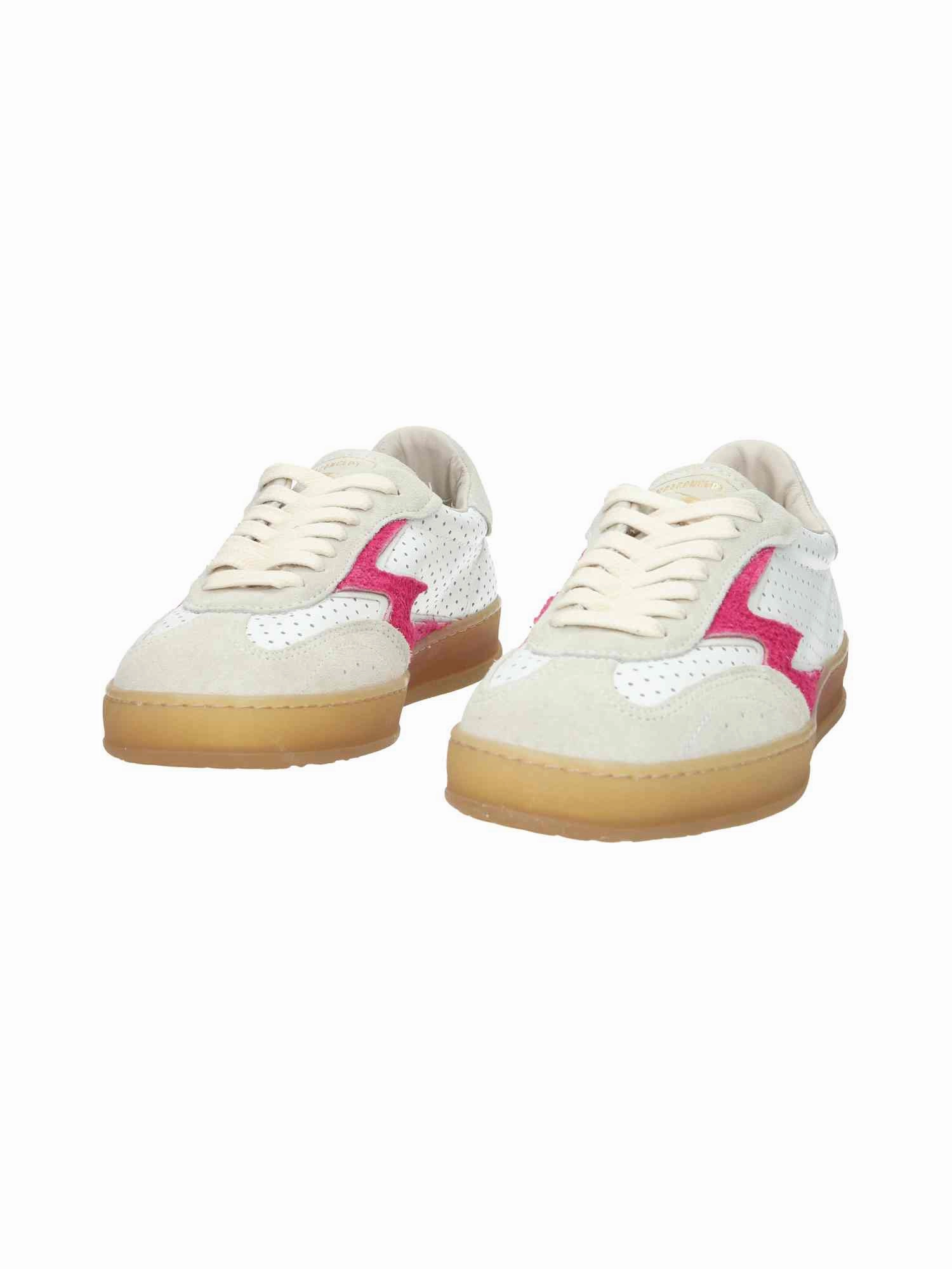 Club Cherry Scrached Suede Logo Perforated white Sneaker Trends Schuhtrends 2025