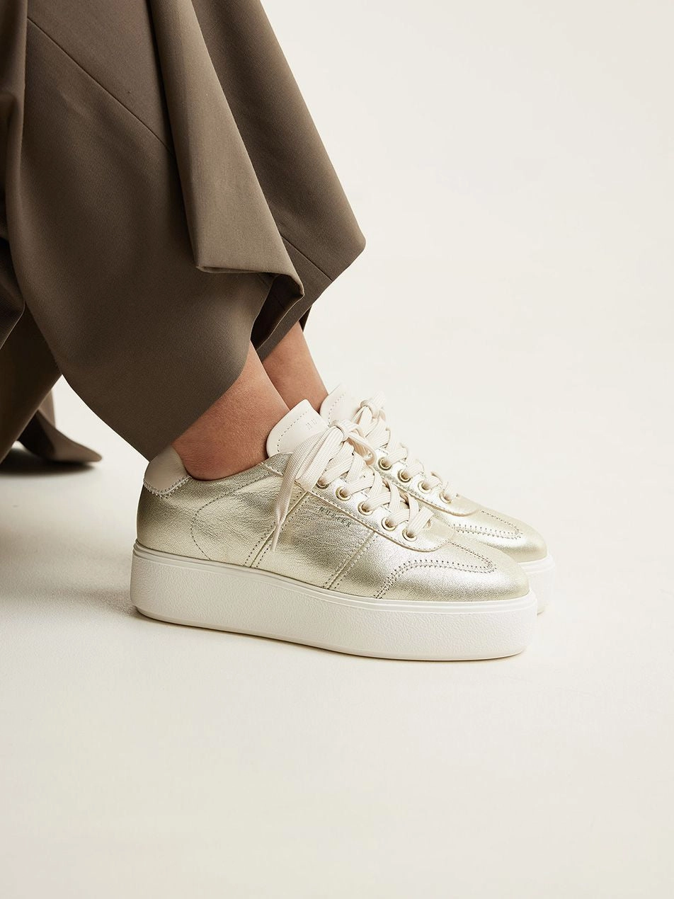 ELISE WING SNEAKER GOLD METALLIC SHINY Sanddrift Sneaker