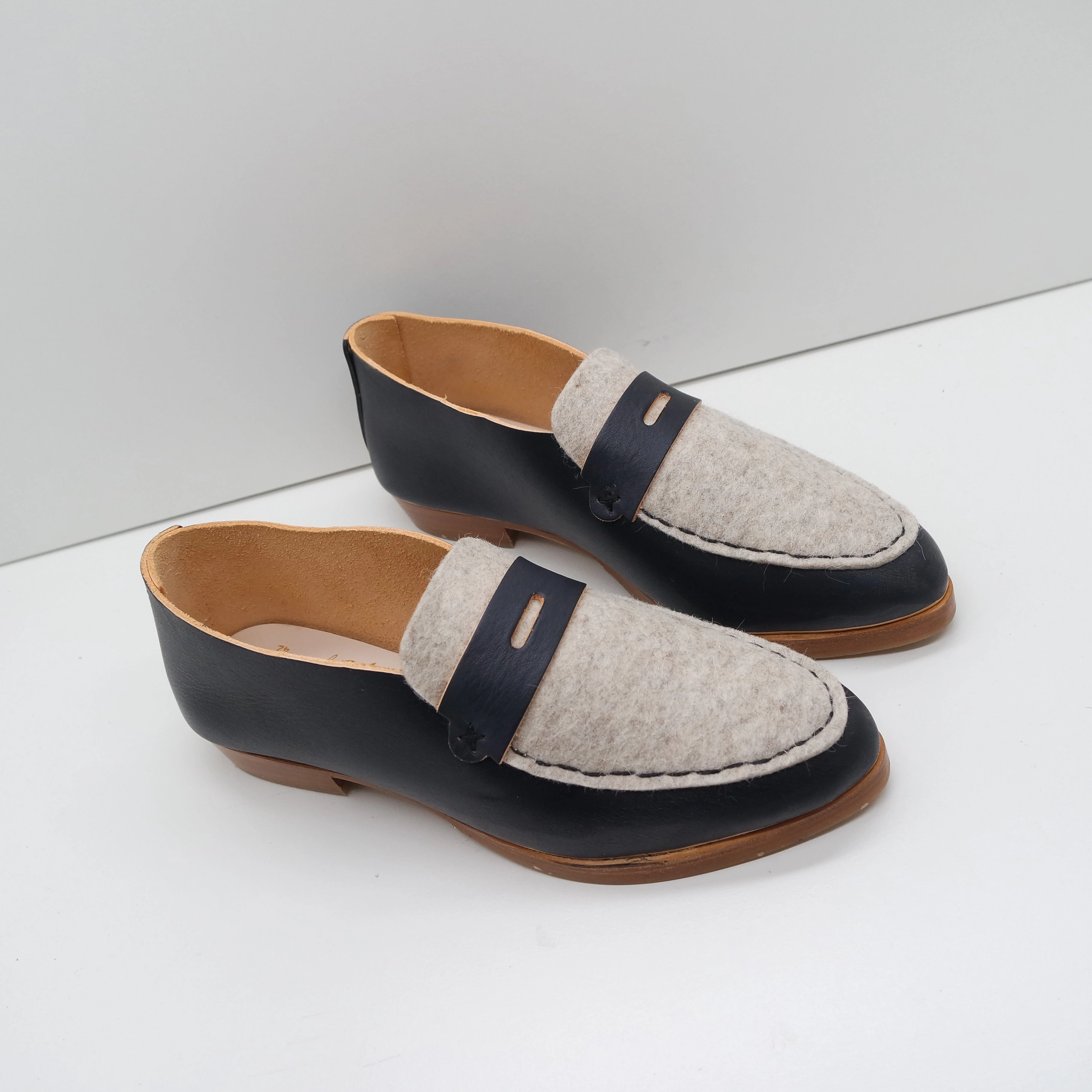 Linen Loafers THE PENNY. BB NORI. CREAM FELTED WOOL W NORI MASK. BLACK THREAD. 2CM