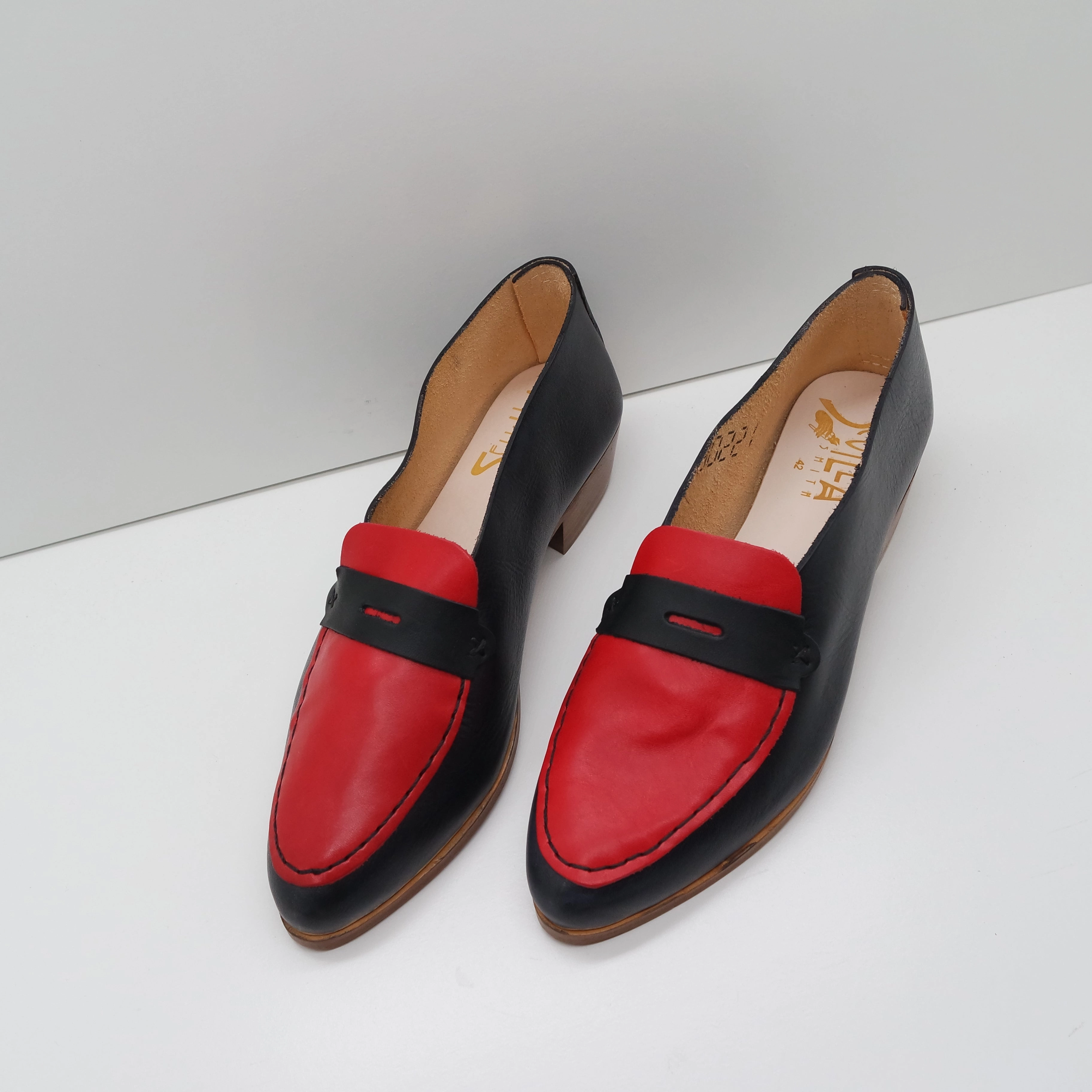 THE PENNY. BB NORI. FIESTA LAKE. BRASIL NERO MASK. BLACK THREAD. 2CM Loafers Baggy Pants