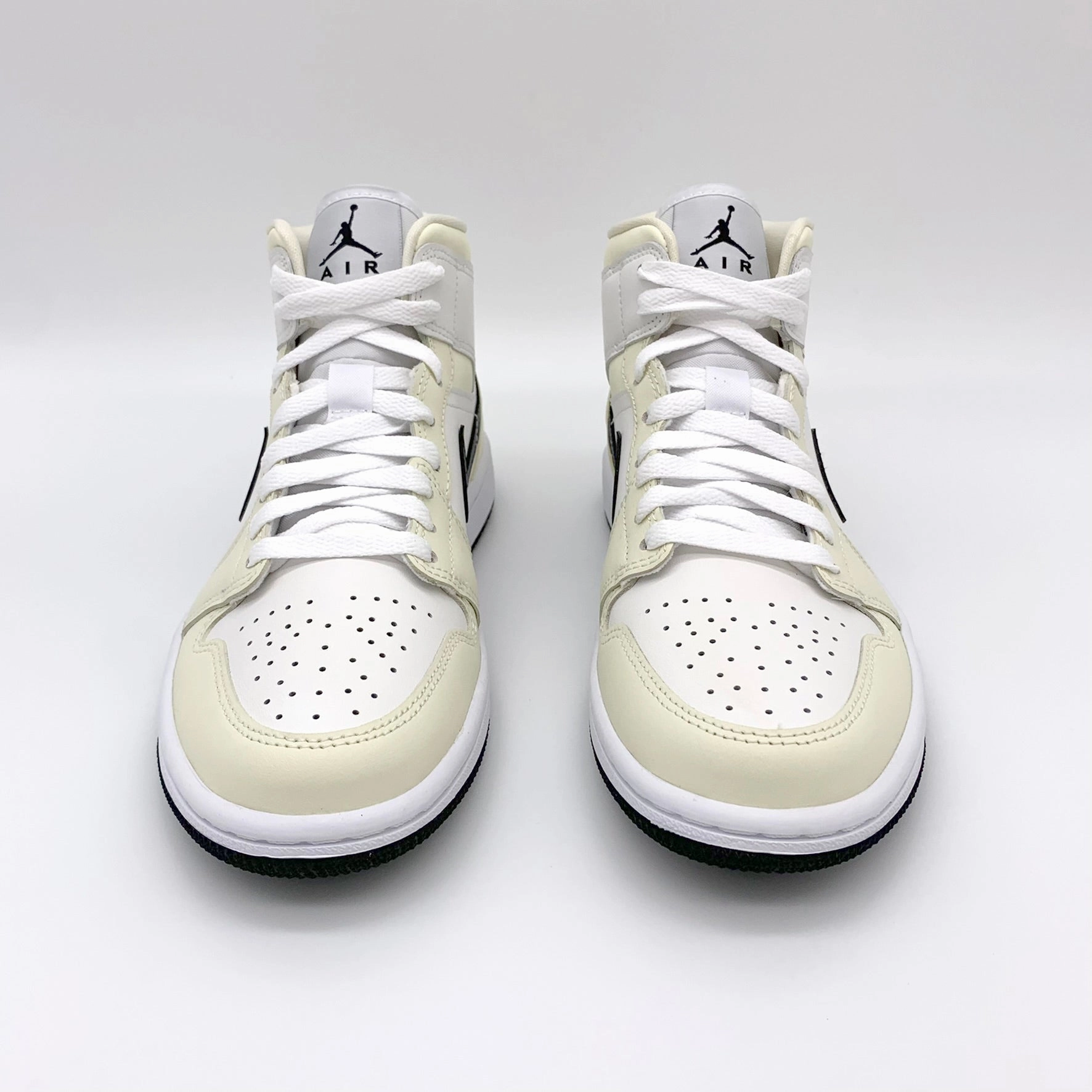 Candice Cooper Sneaker Jordan 1 Mid Coconut Milk