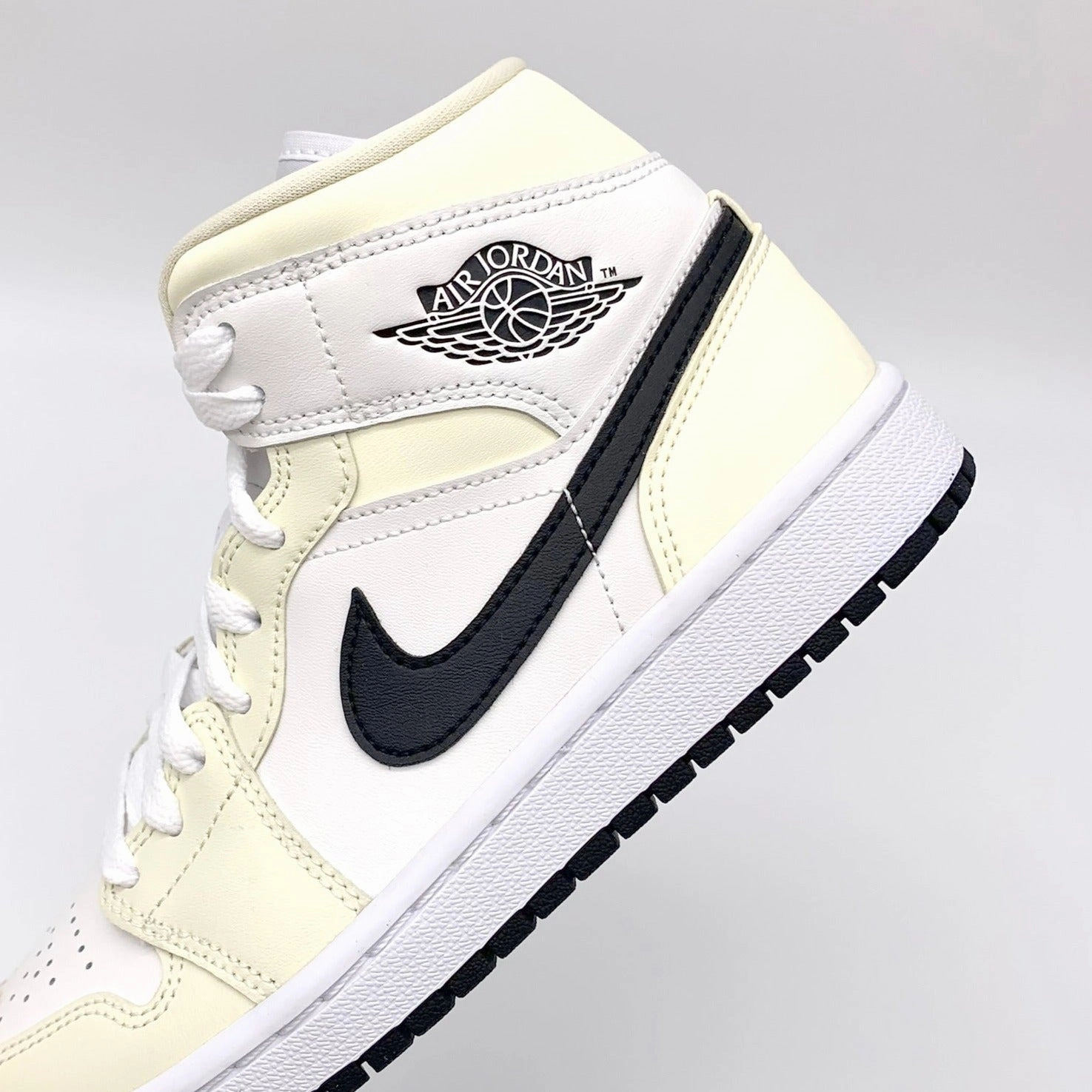 Jordan 1 Mid Coconut Milk 10xl Sneaker
