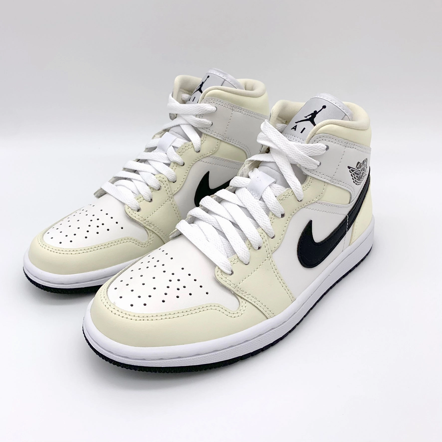 Jordan 1 Mid Coconut Milk Tamaris Sneaker Leo