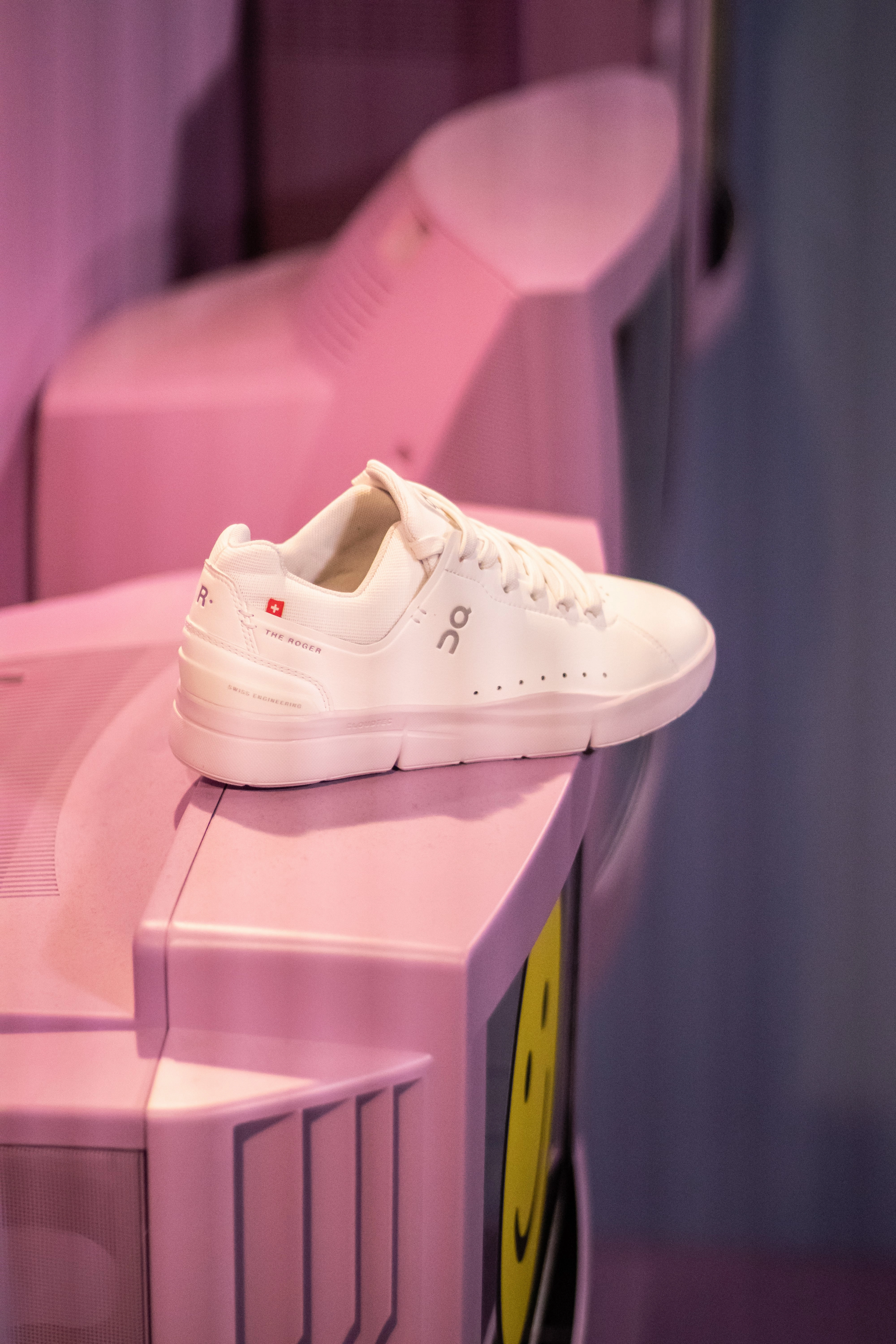 Customized Sneaker 48.98959 W The Roger Advantage wht/lily