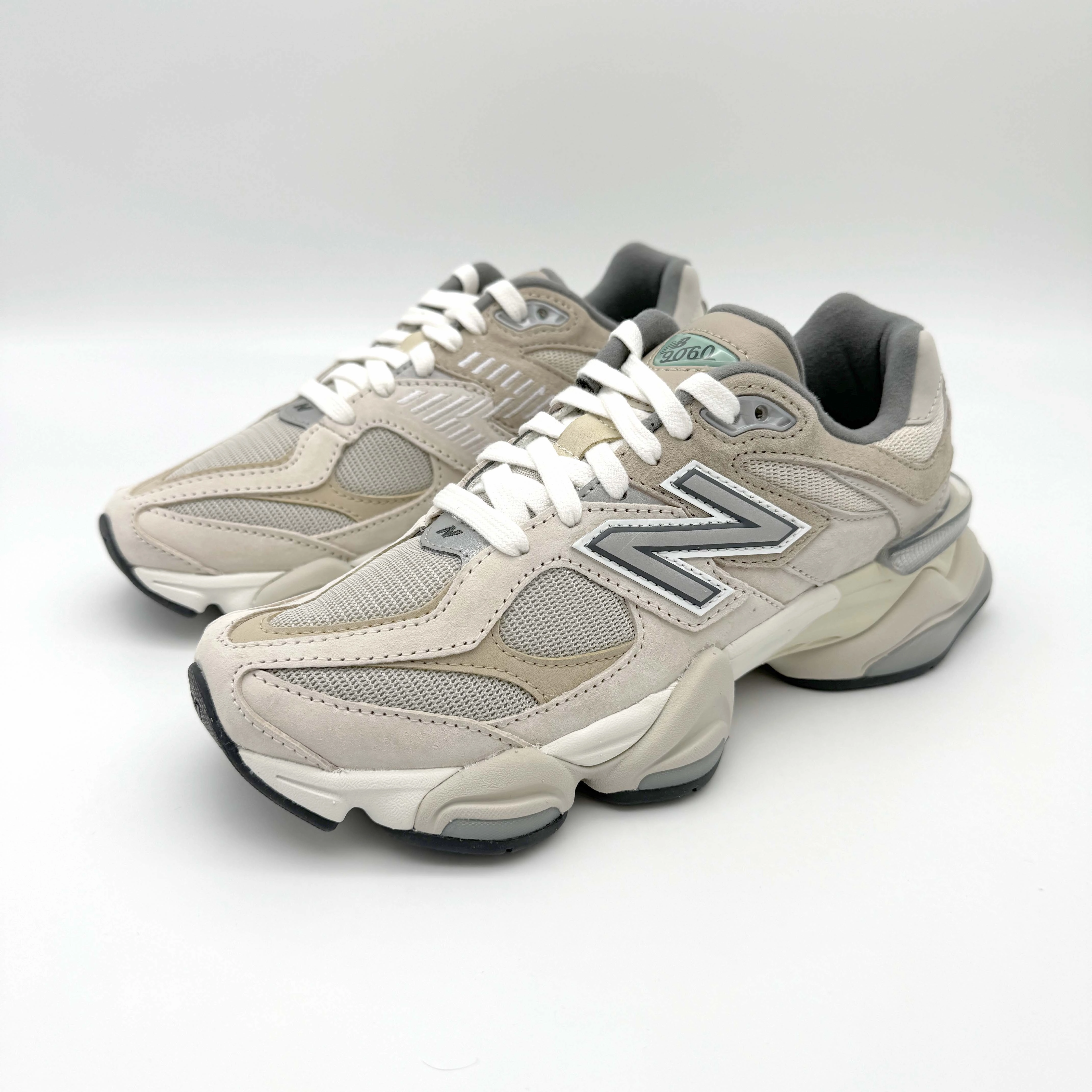 Bowling Sneaker New Balance 9060 Sea Salt