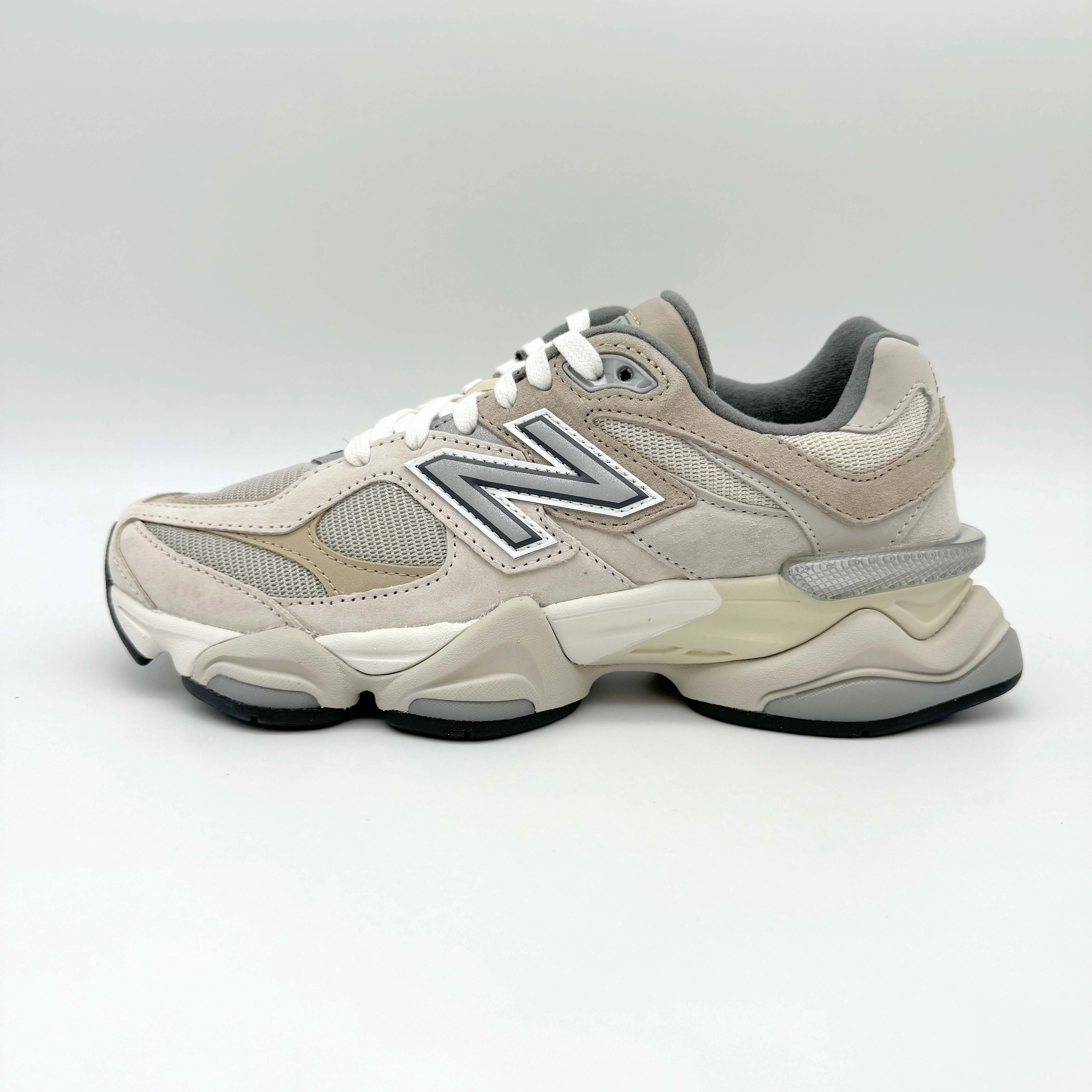 Sneaker Cafe Noir New Balance 9060 Sea Salt