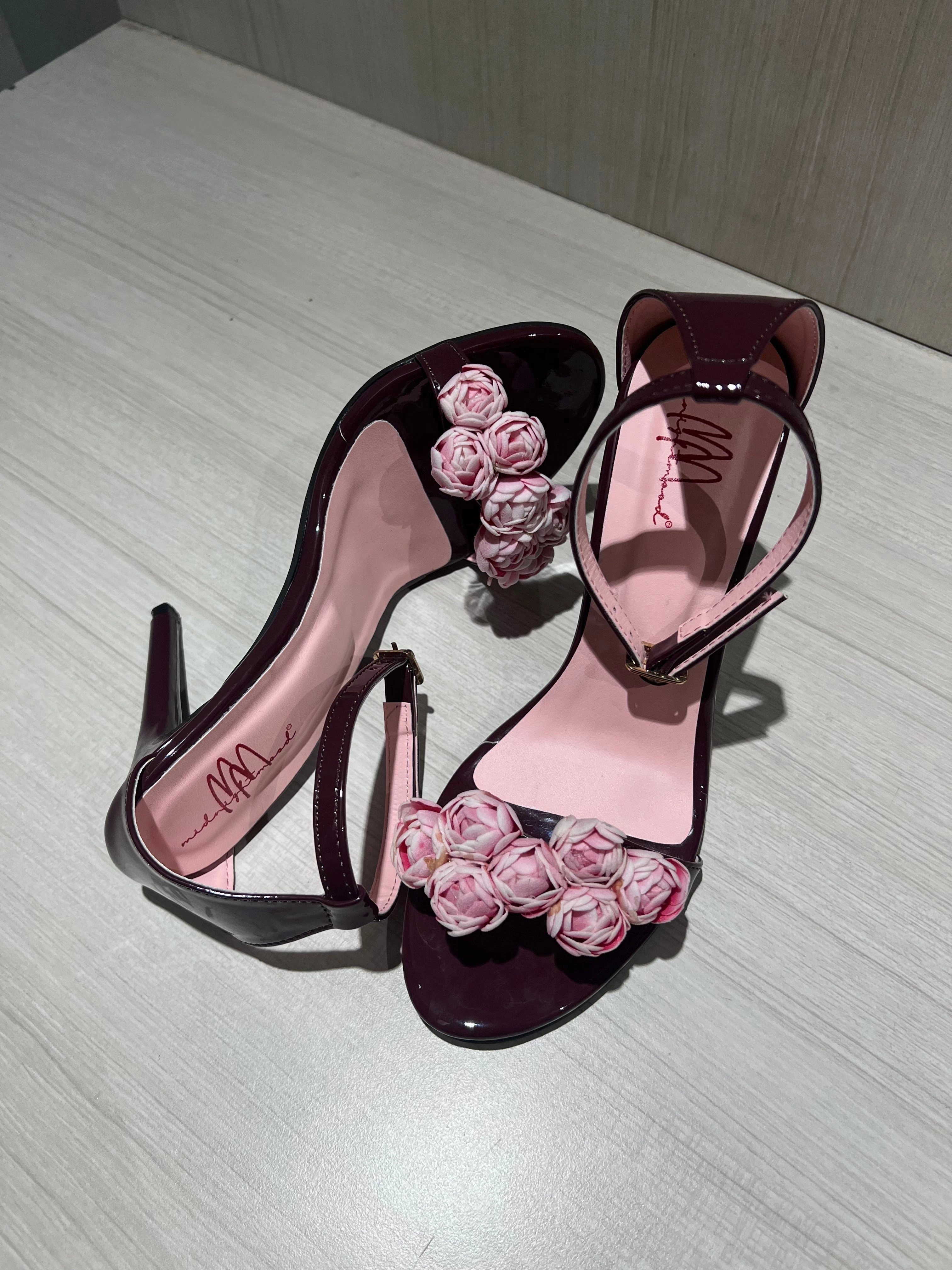 Video High Heels Chic Sandals With Tiny Roses