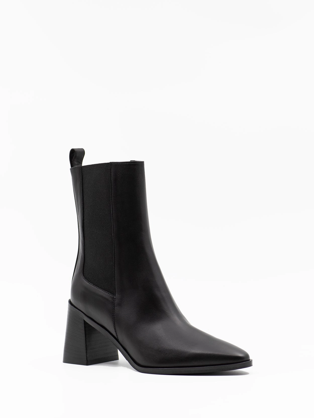 The block heel Chelsea boots in black leather High Heels Vegan