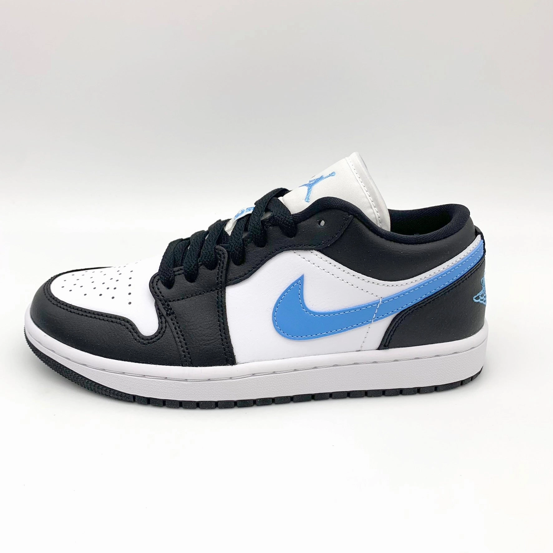 Jordan 1 Low Black University Blue White Creme Sneaker