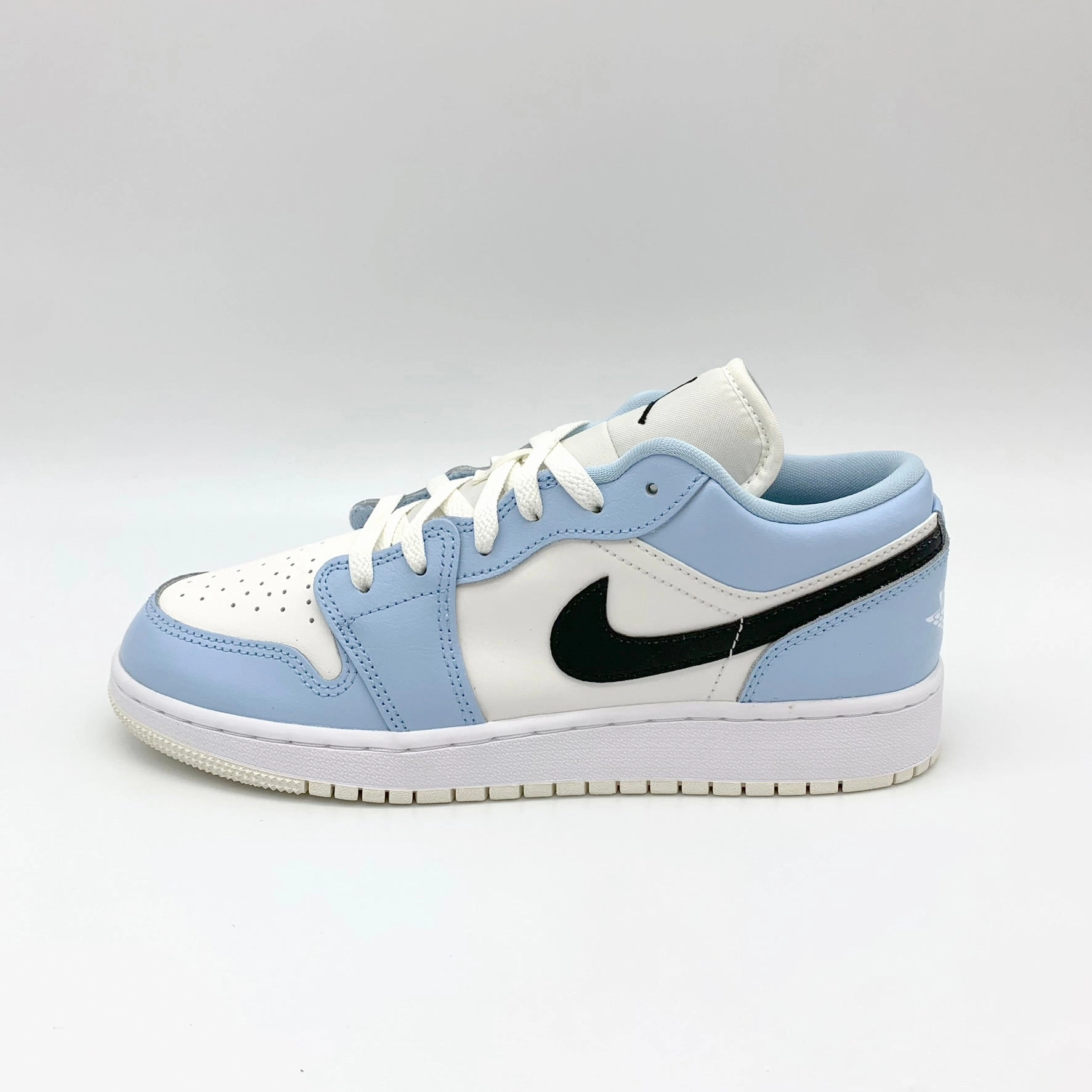 Jordan 1 Low Ice Blue Black Trend Weiße Sneaker