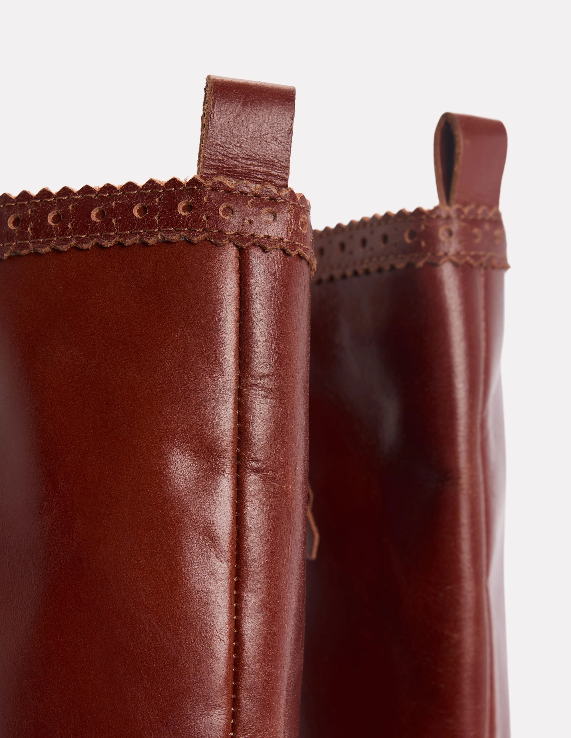 Claire Stiefel Kniehohe Stiefel mit Budapester-Details-Hellbraun