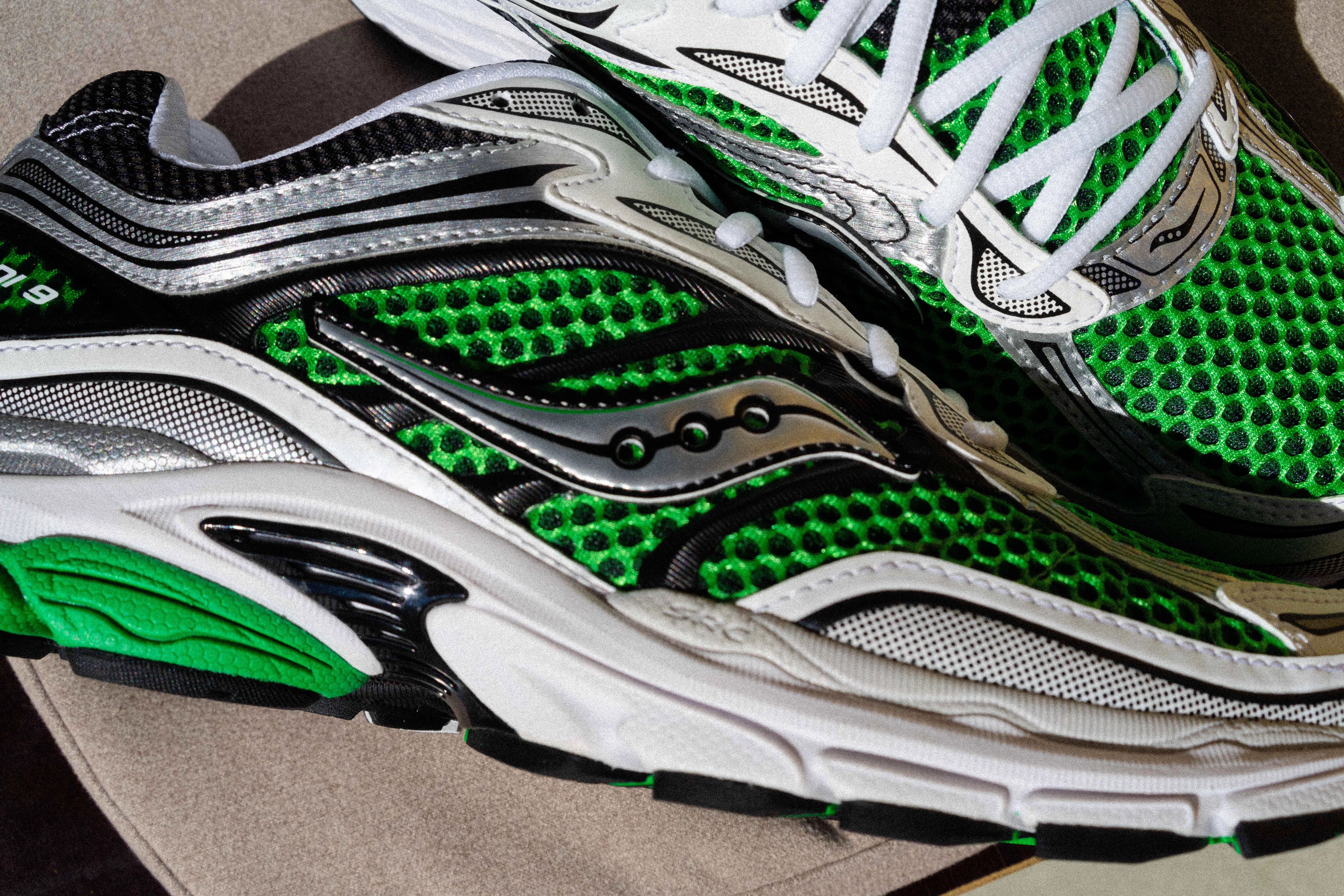 Saucony Progrid Omni 9 Schuhe Herren Sneaker Gr 38