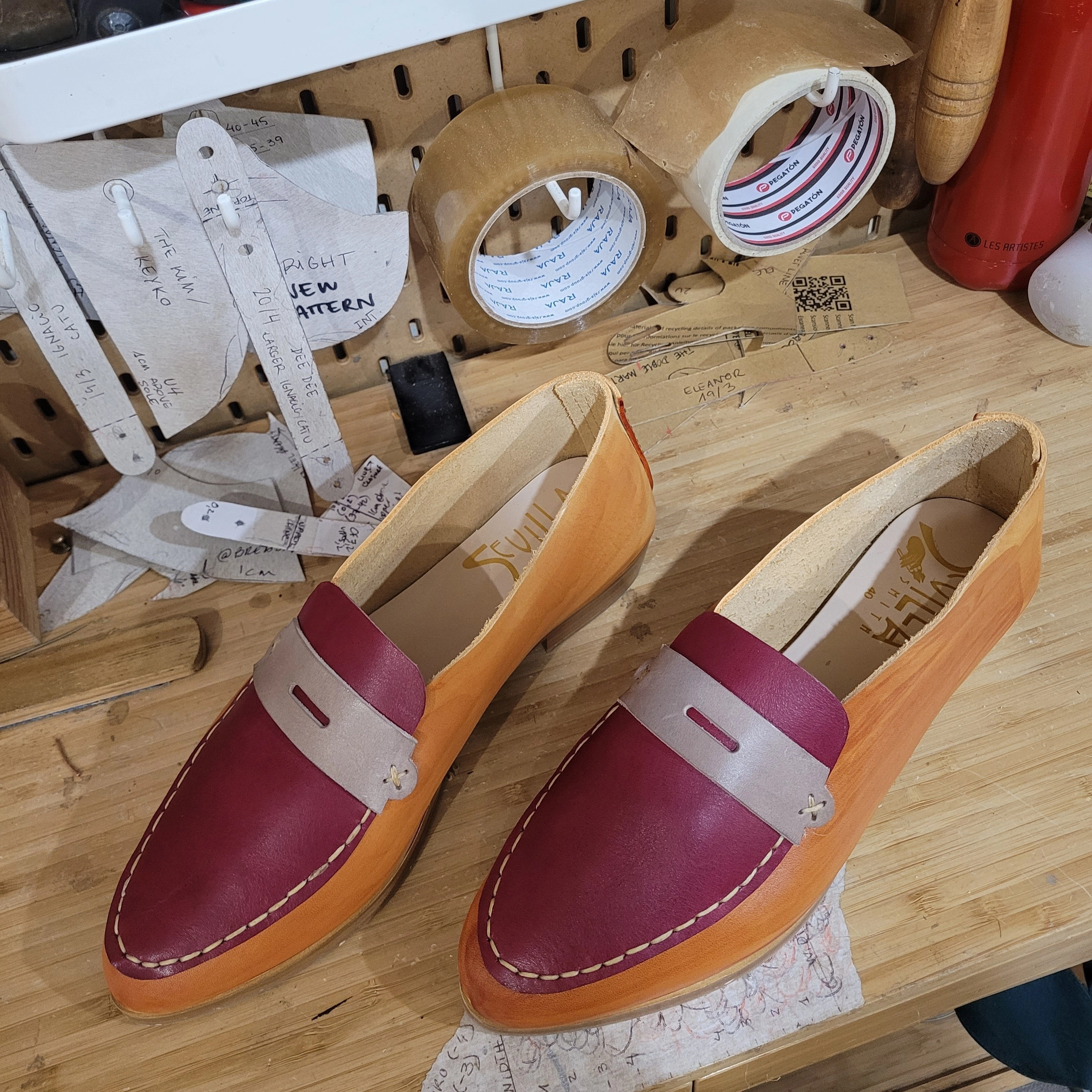 THE PENNY. BB TOAST. LISCIO POMEROL LAKE. GREY MASK. UNDYED THREAD. 2CM Luigi Mangione Loafers