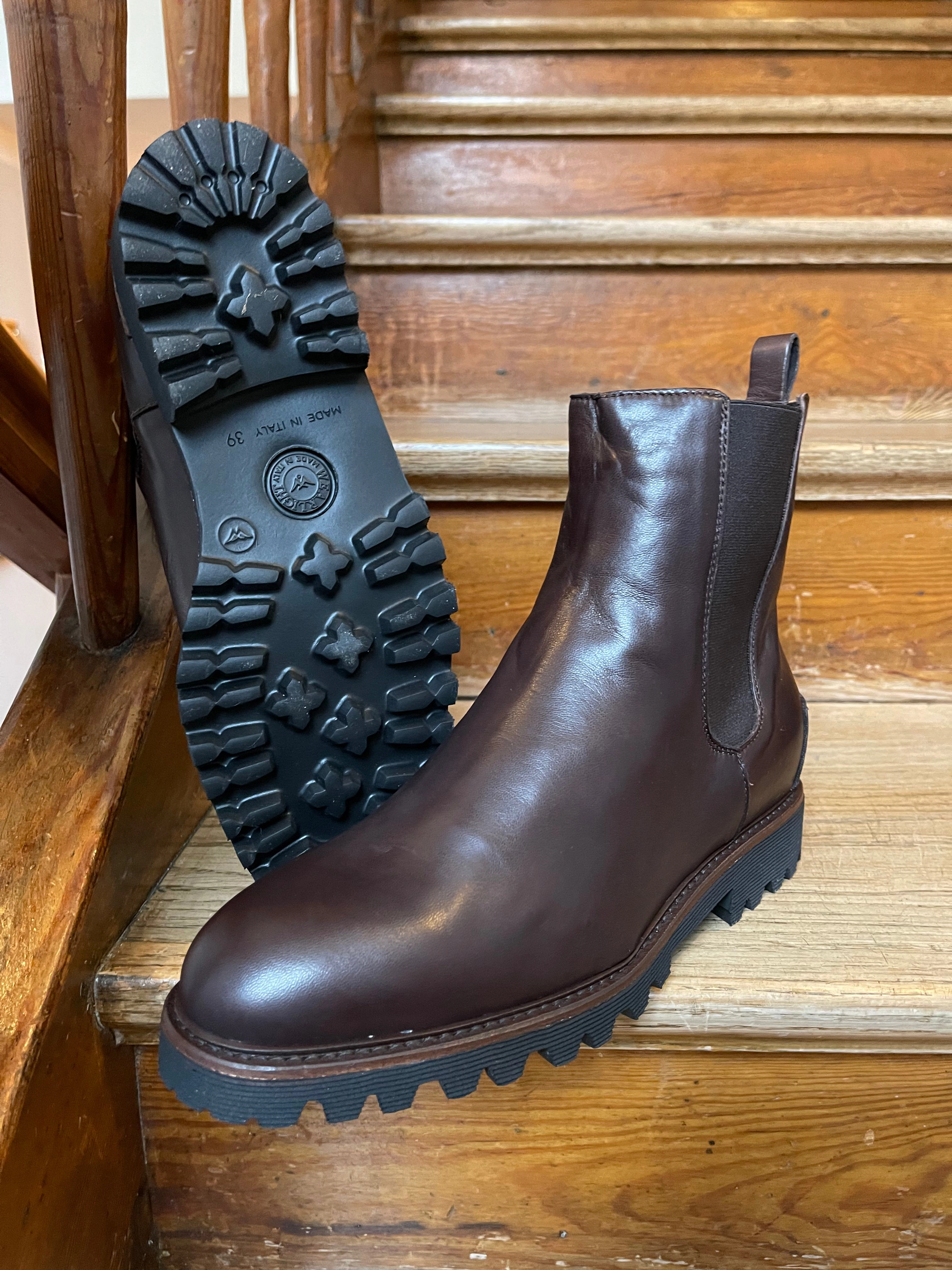 Chelsea Boots On Feet Lammfell Chelsea Boot Braun