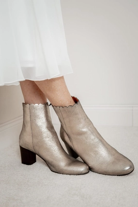 Ankle Boots Cap Toe Closed Toe Braut Stiefelette aus Metallic-Leder - Giselle Gold