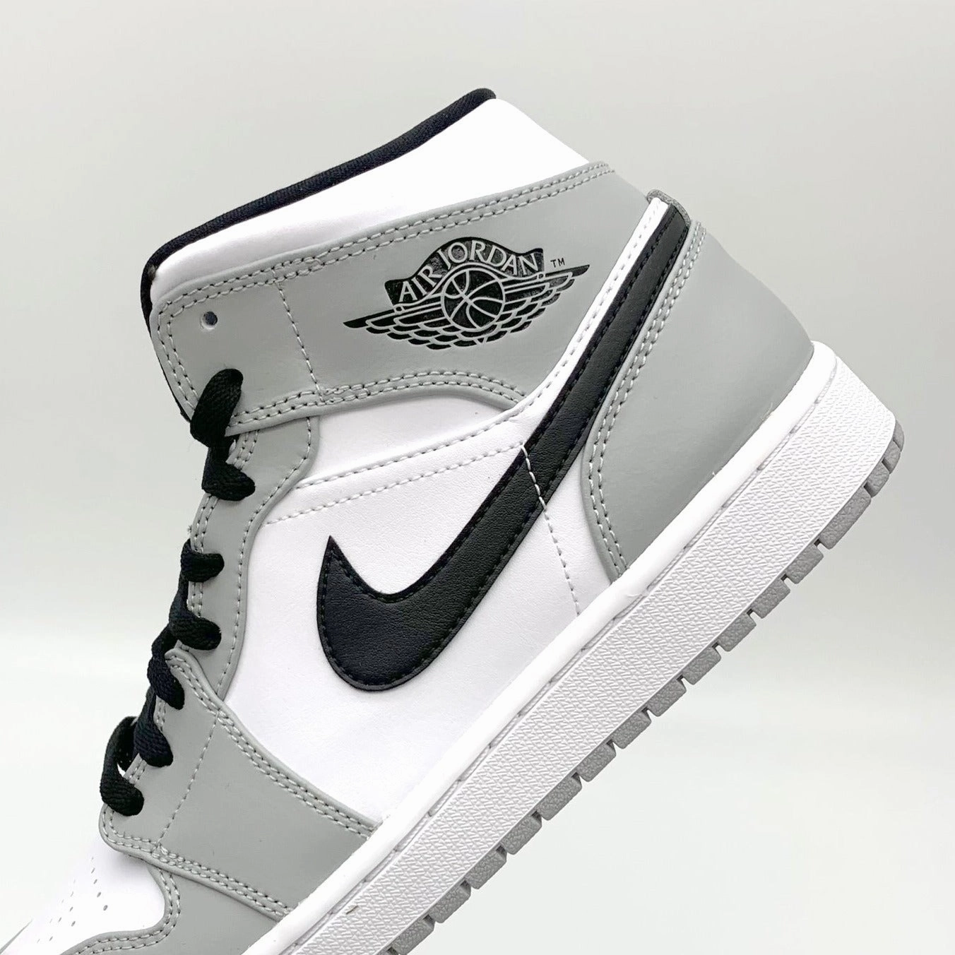 Jordan 1 Mid Light Smoke Grey Sneaker Modelo 89