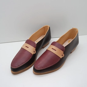 THE PENNY. BB TAMARIND. CLARET LAKE. BUTTER MASK. BROWN THREAD. 2CM Split Suede Leather Loafers