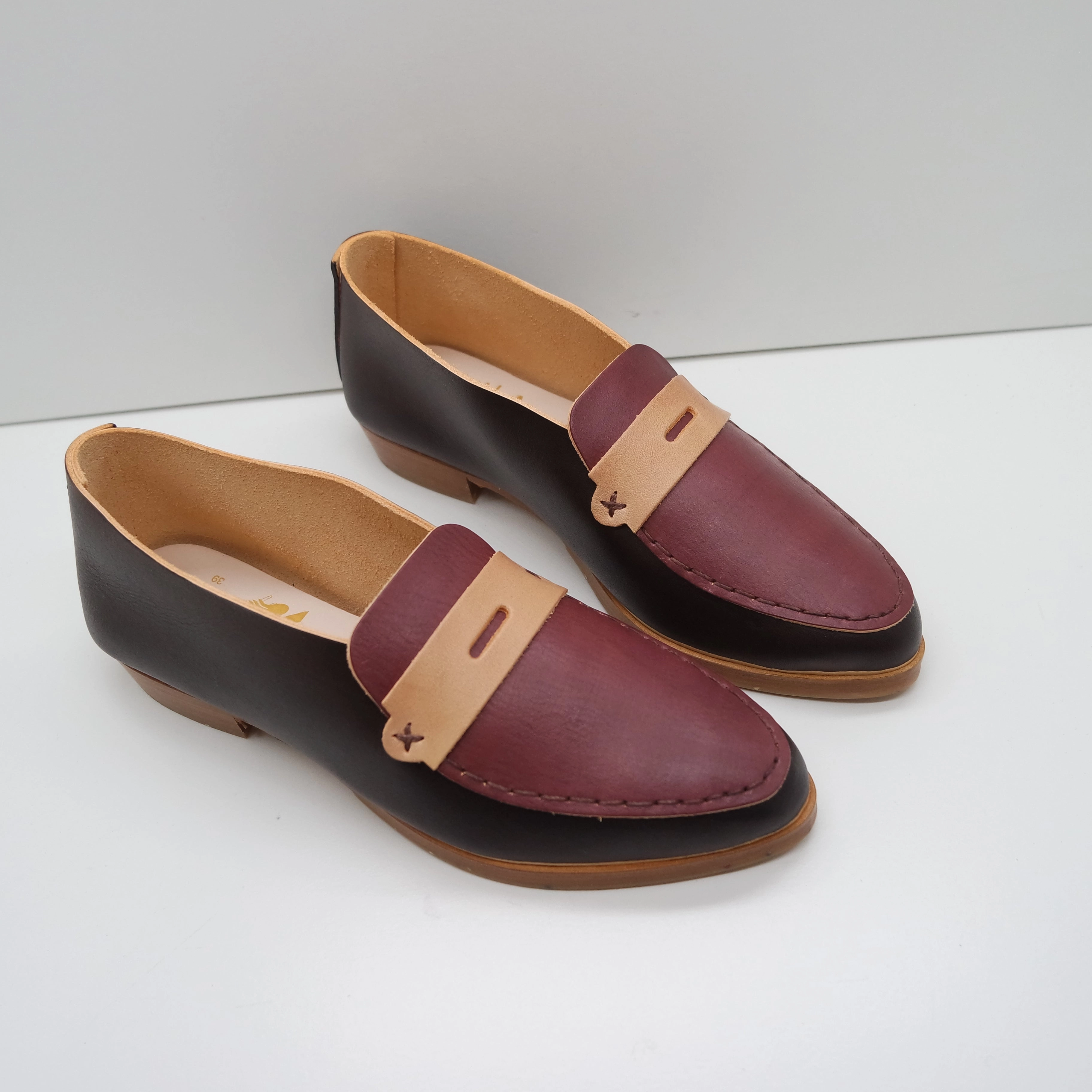 THE PENNY. BB TAMARIND. CLARET LAKE. BUTTER MASK. BROWN THREAD. 2CM Camp Loafers