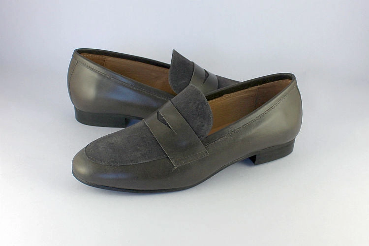'Angela' Suede Grey Loafer Loafers Onder Pak