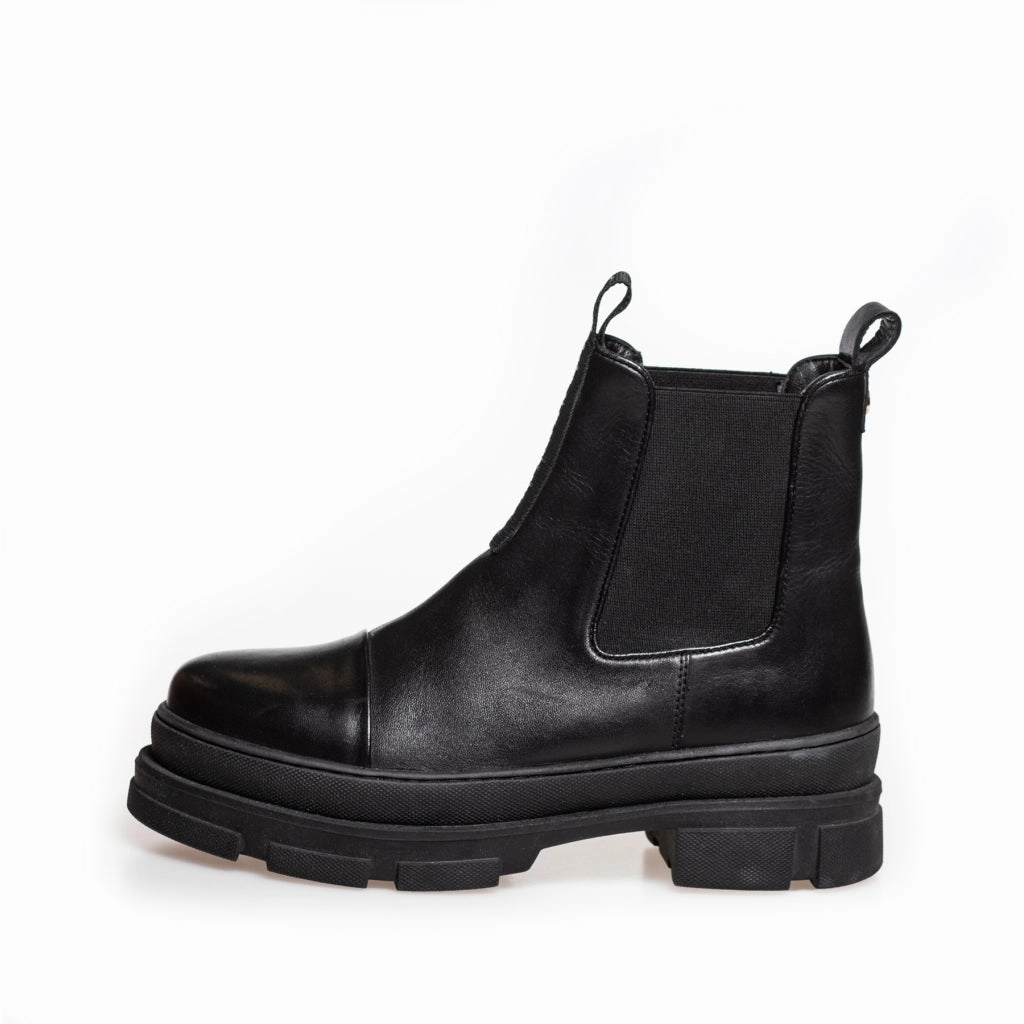 Mte Standard Mid Chelsea Waterproof Boot YOU AND ME LOW - Black (with black sole)