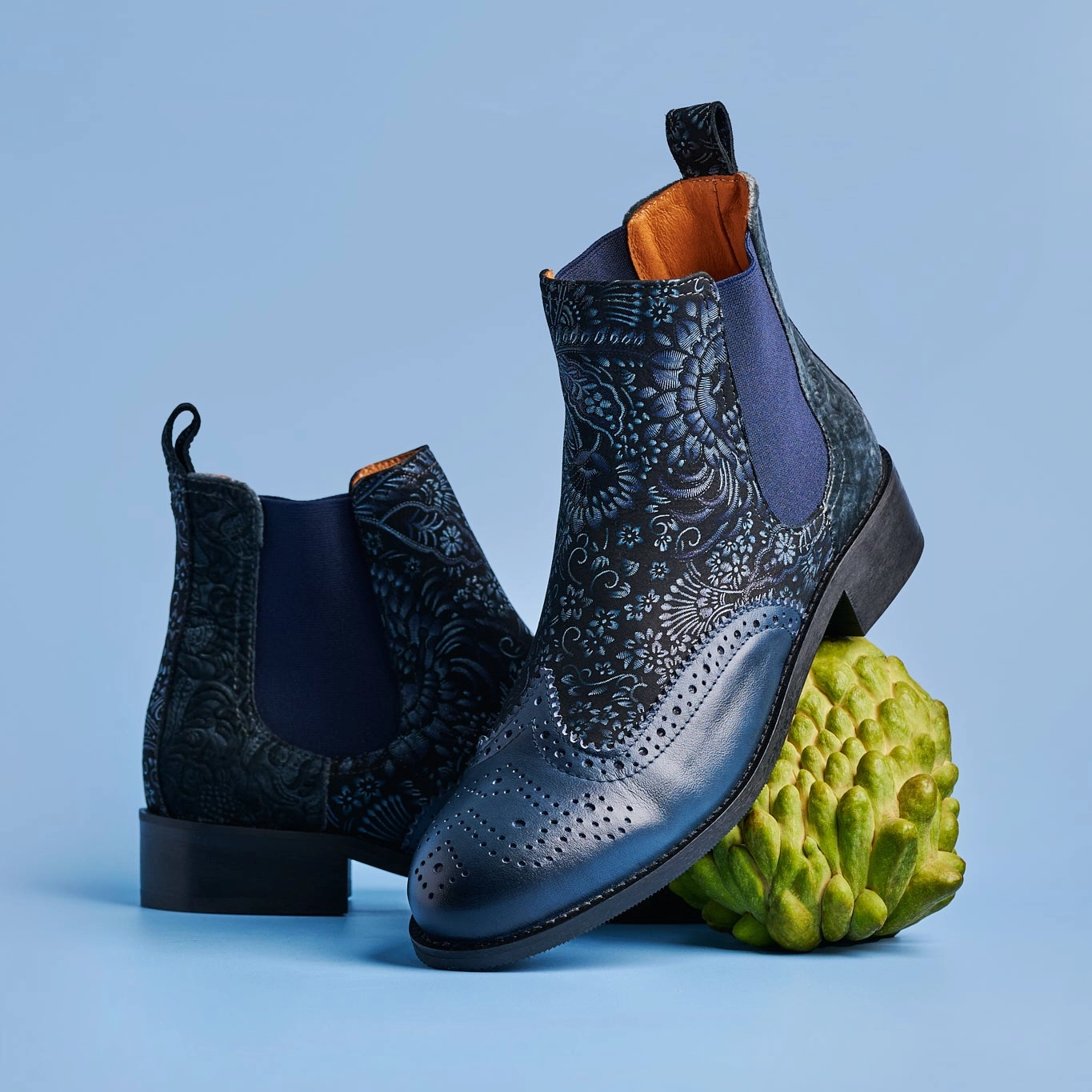 Chelsea Boots Faux Suede Mamacita - Silver Blue - Women's almond toe chelsea boot with wingtip brogue detail