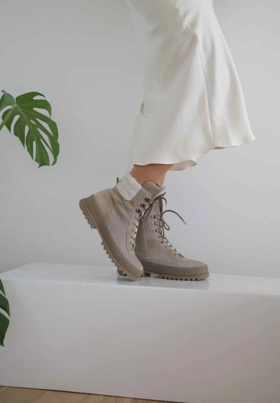 markante Stiefelette Veloursleder Ankle Boots Merkmale