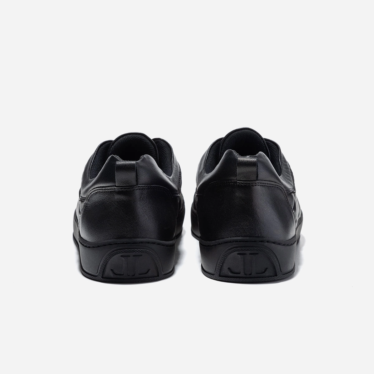 Low Top - Ezio - Black Diamond Rivets Top Ten Sneaker