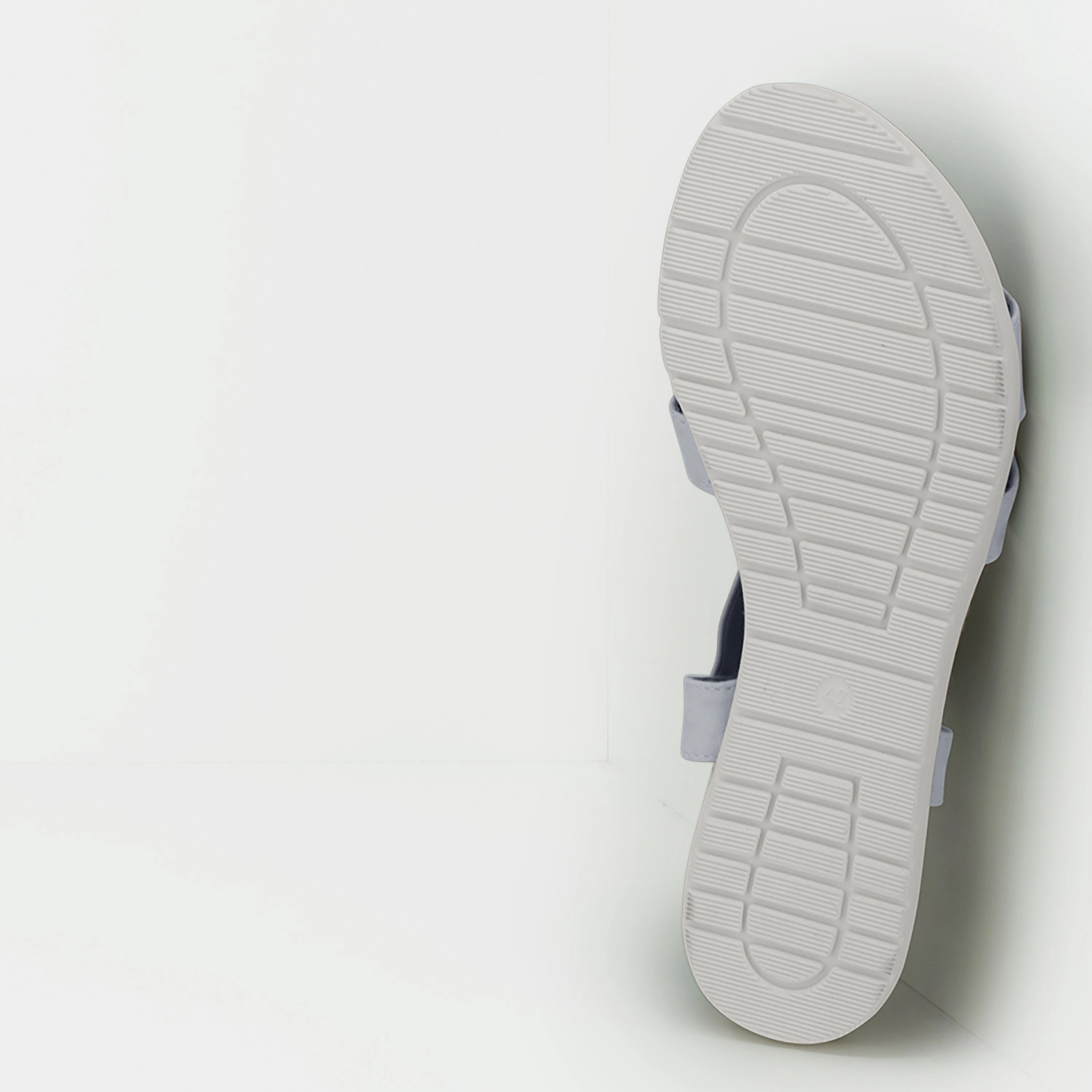 Frauenfüße In Sandalen Miri in silber - Damen Sandale