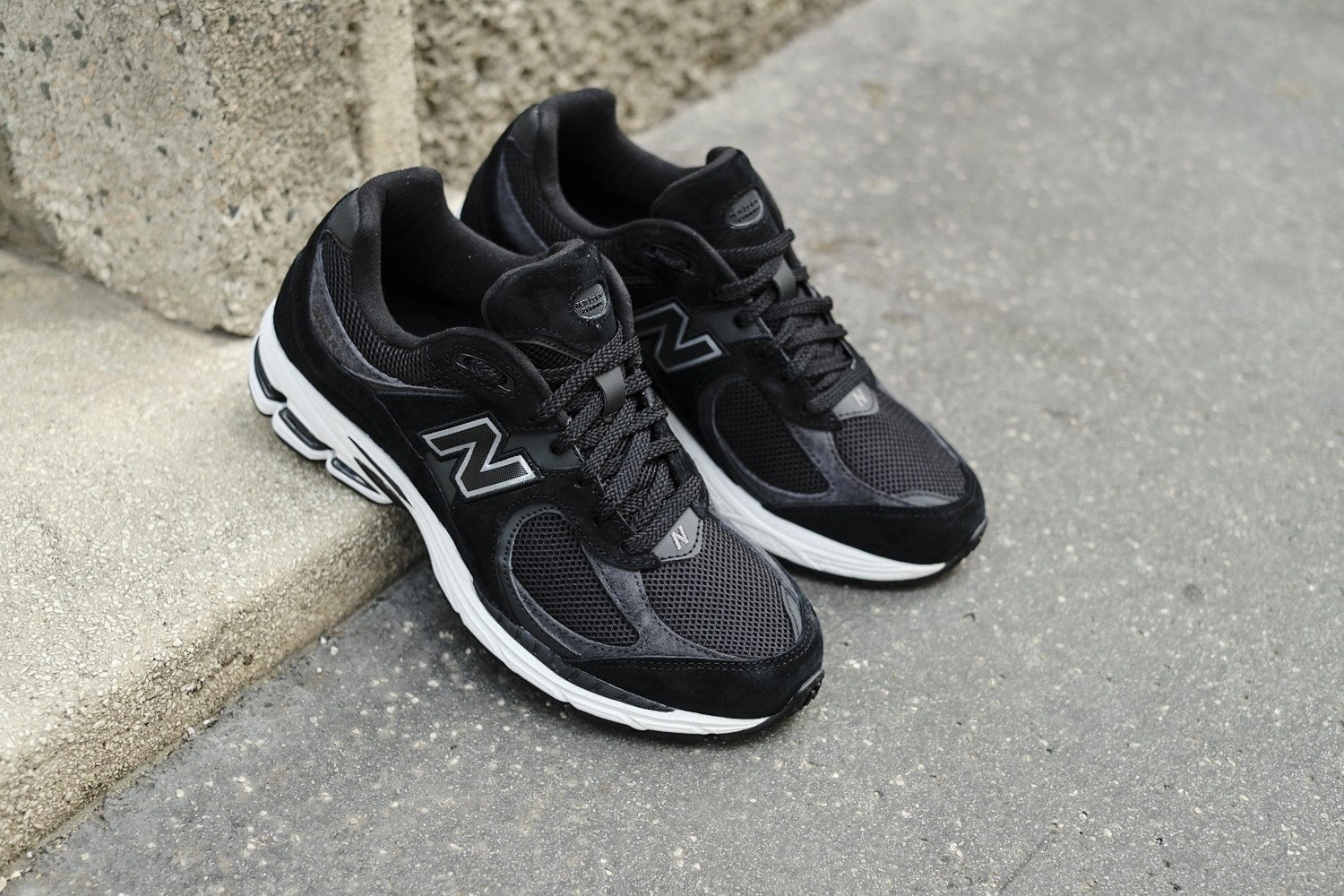 Low Sneaker New Balance M2002RBK Herren Sneakers