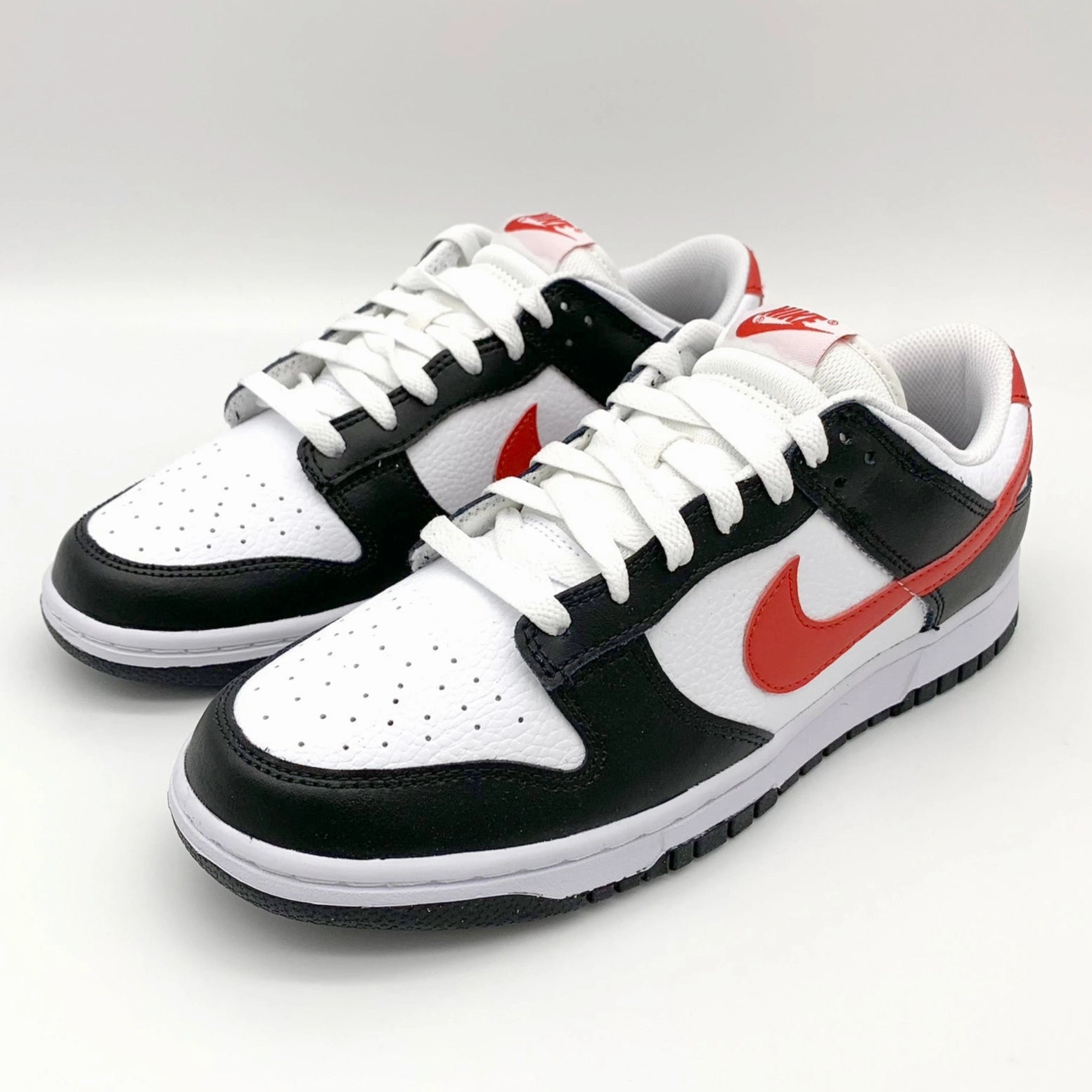 Nike Dunk Low Retro Red Swoosh Panda Hellgrüne Sneaker