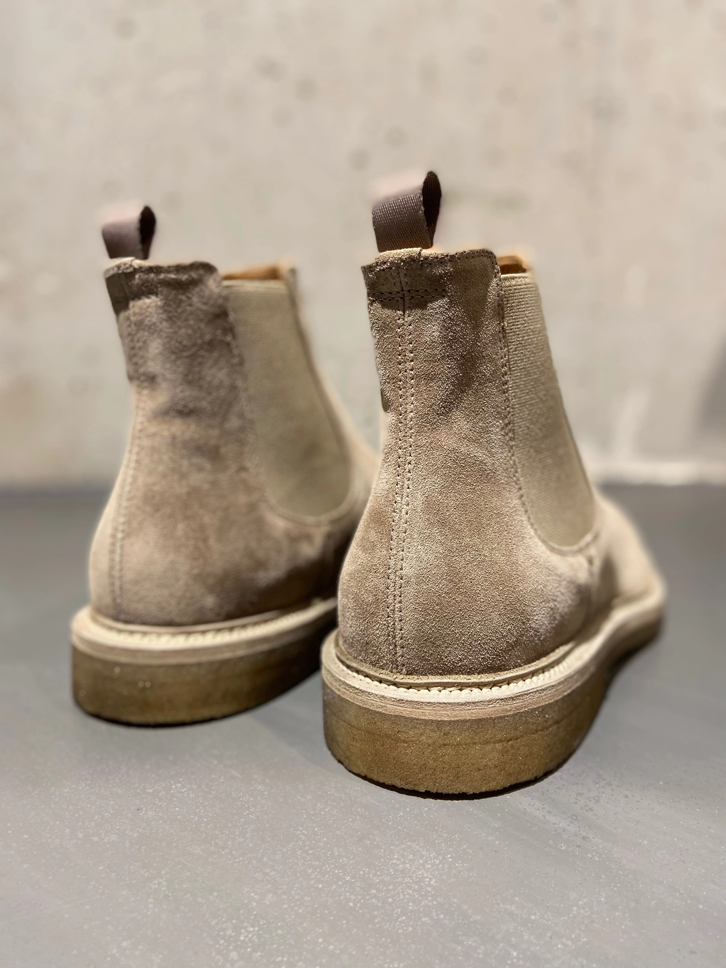 OFFICINE CREATIVE HOPKINS CREPE/121 CHELSEA BOOT SUEDE TAUPE Crepe Sole