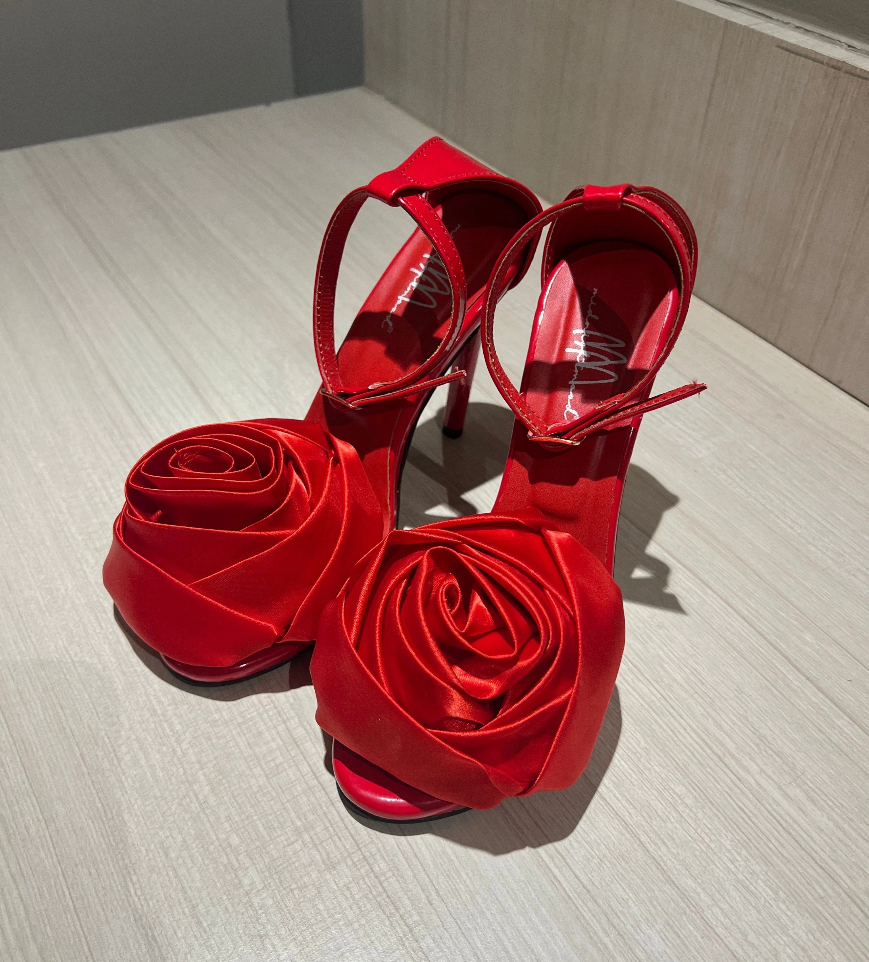 Patent High Heel With Satin Rose Dschungel High Heels
