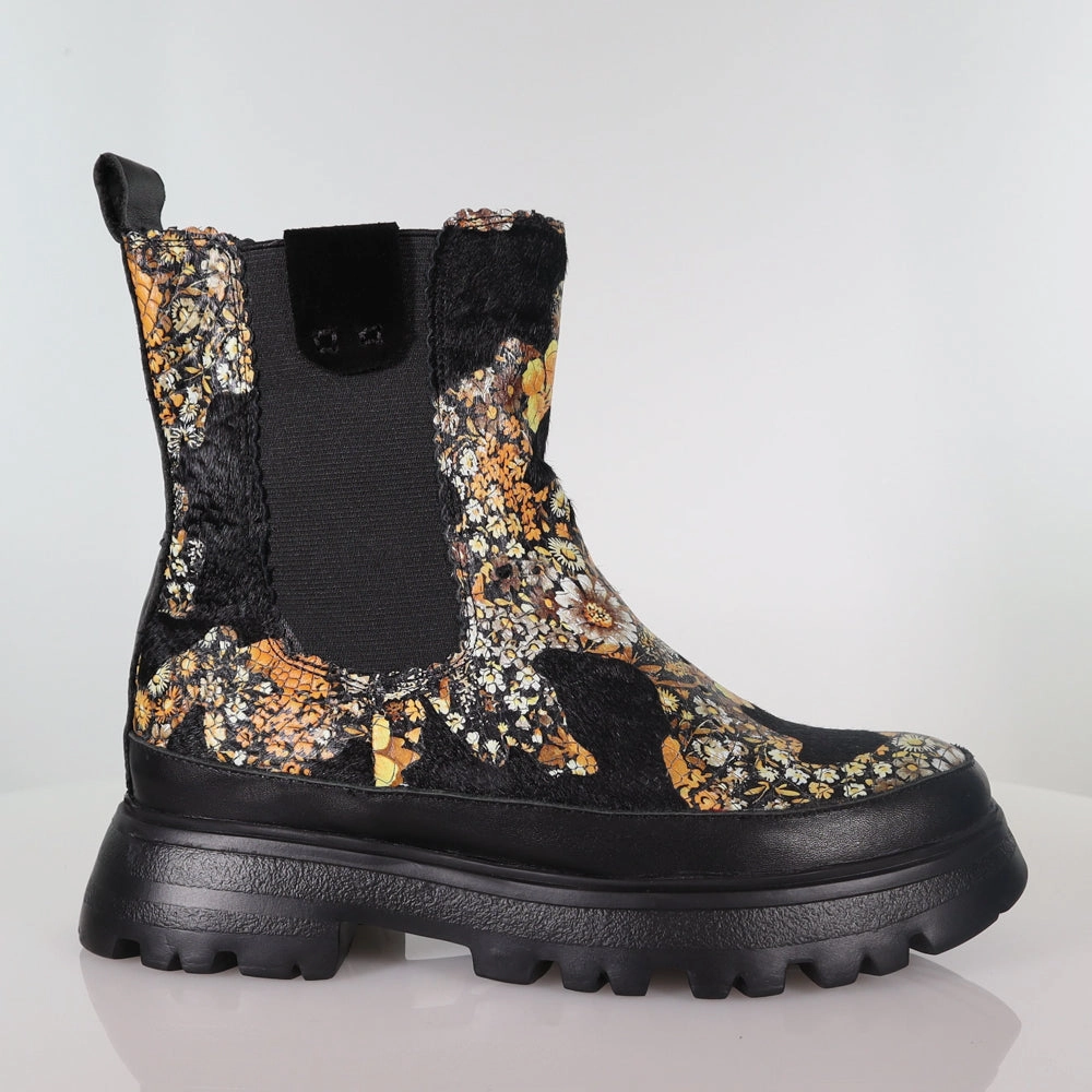 Elora Rieker Chelsea Boots