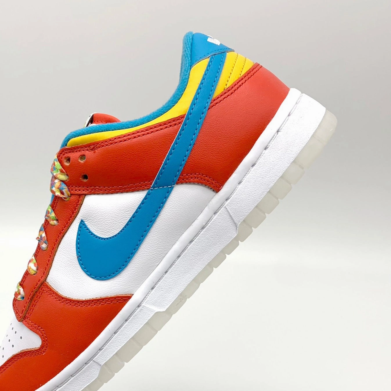 Nike Dunk Low QS LeBron James Fruity Pebbles Sneaker P6000