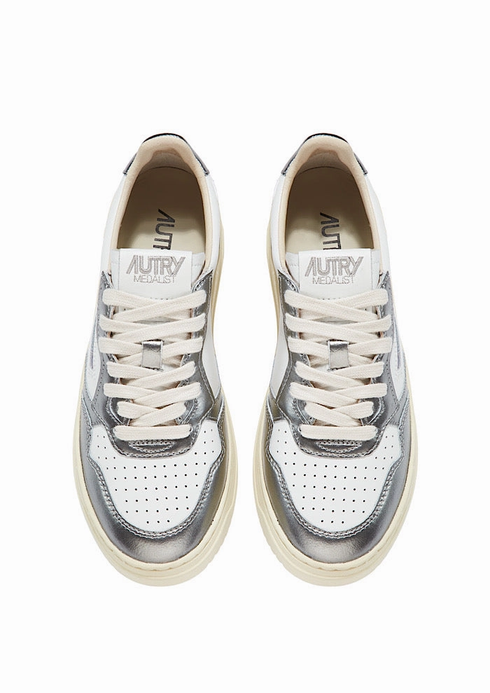 AUTRY Medalist Low White-Steel Metallic Sneaker Low Alumina Wonder Beig