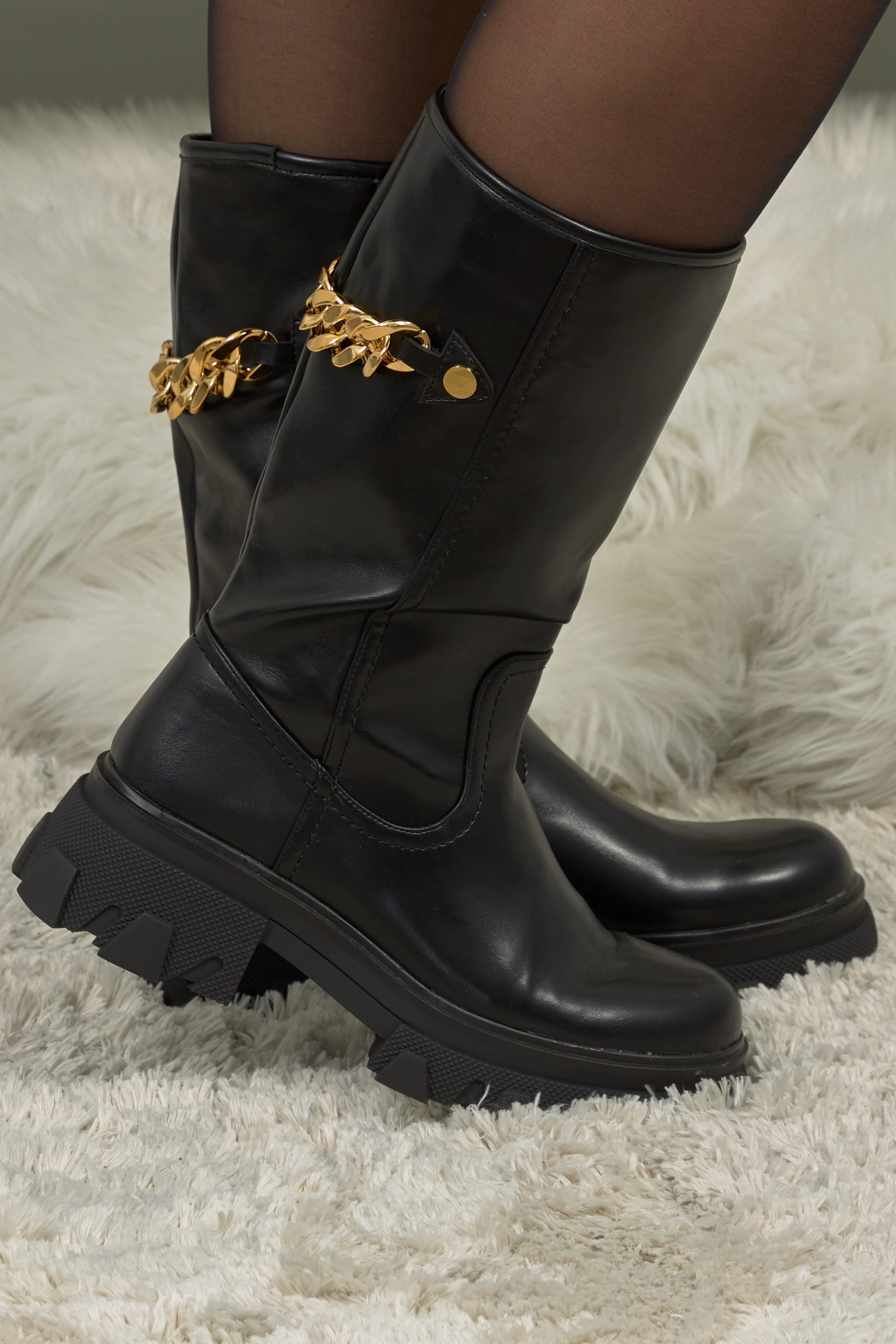 Stiefel mit Goldkette am Schaft, schwarz Kautschuk Stiefel Pflegen
