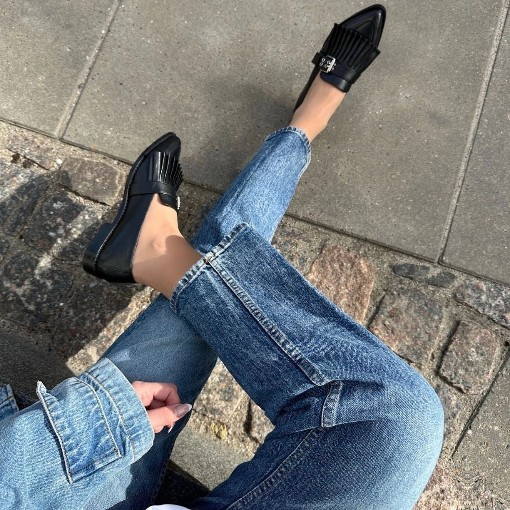 Loafers Buying Guide THE MOLLY - BLACK