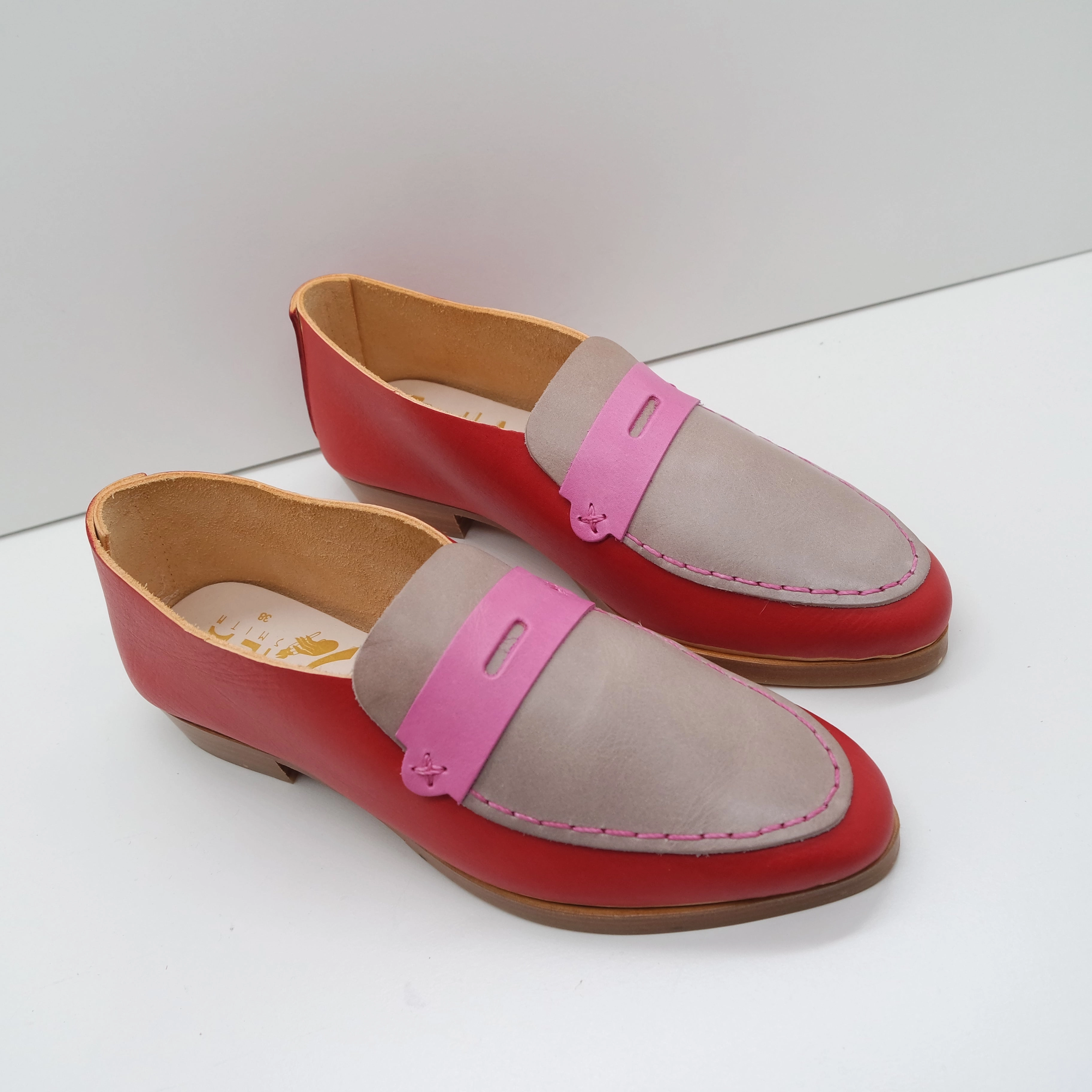 Wearing Loafers With Jeans THE PENNY. BB APPLE. GREY LAKE. PORPORA MASK. PINK THREAD 2CM