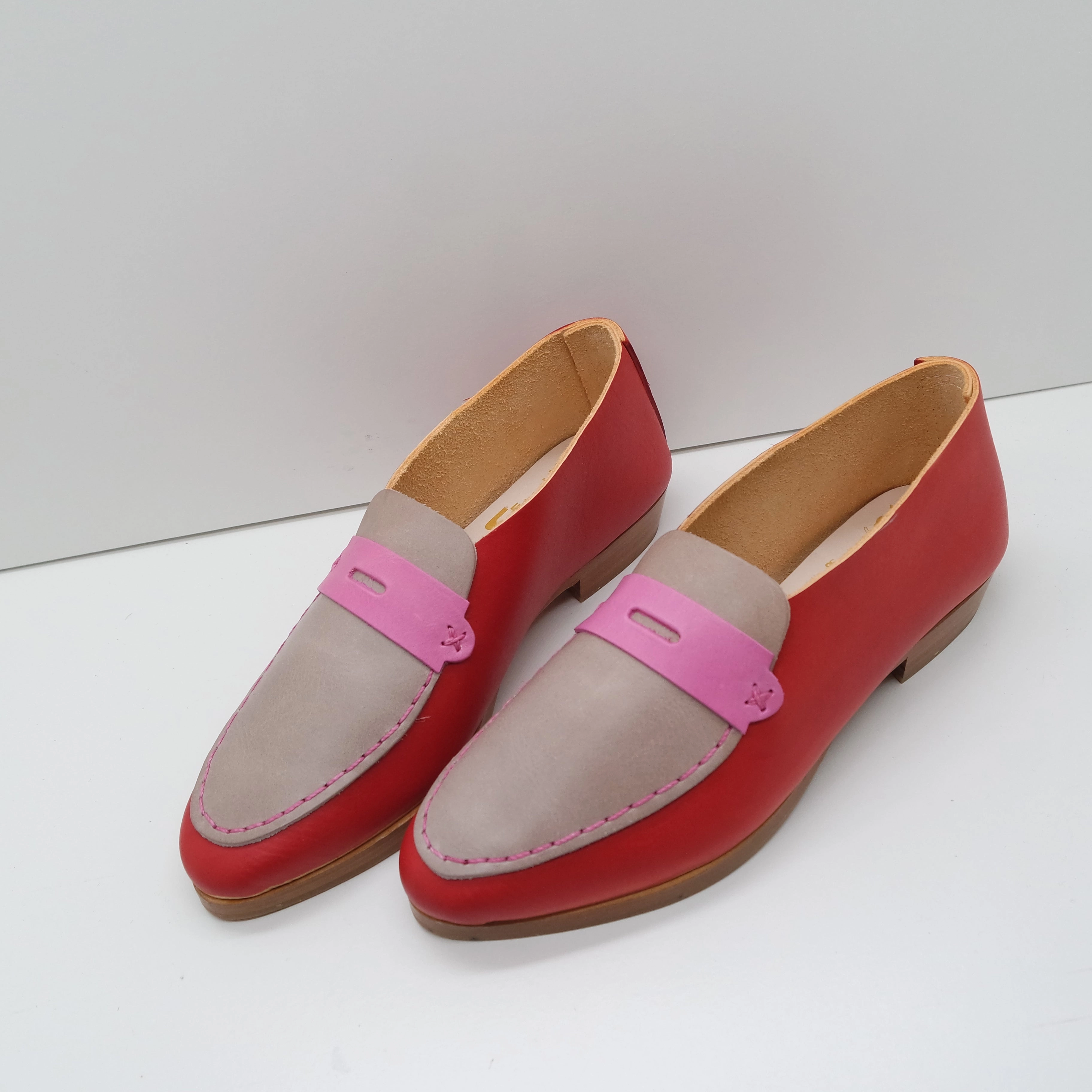 THE PENNY. BB APPLE. GREY LAKE. PORPORA MASK. PINK THREAD 2CM Zara Leather Loafers