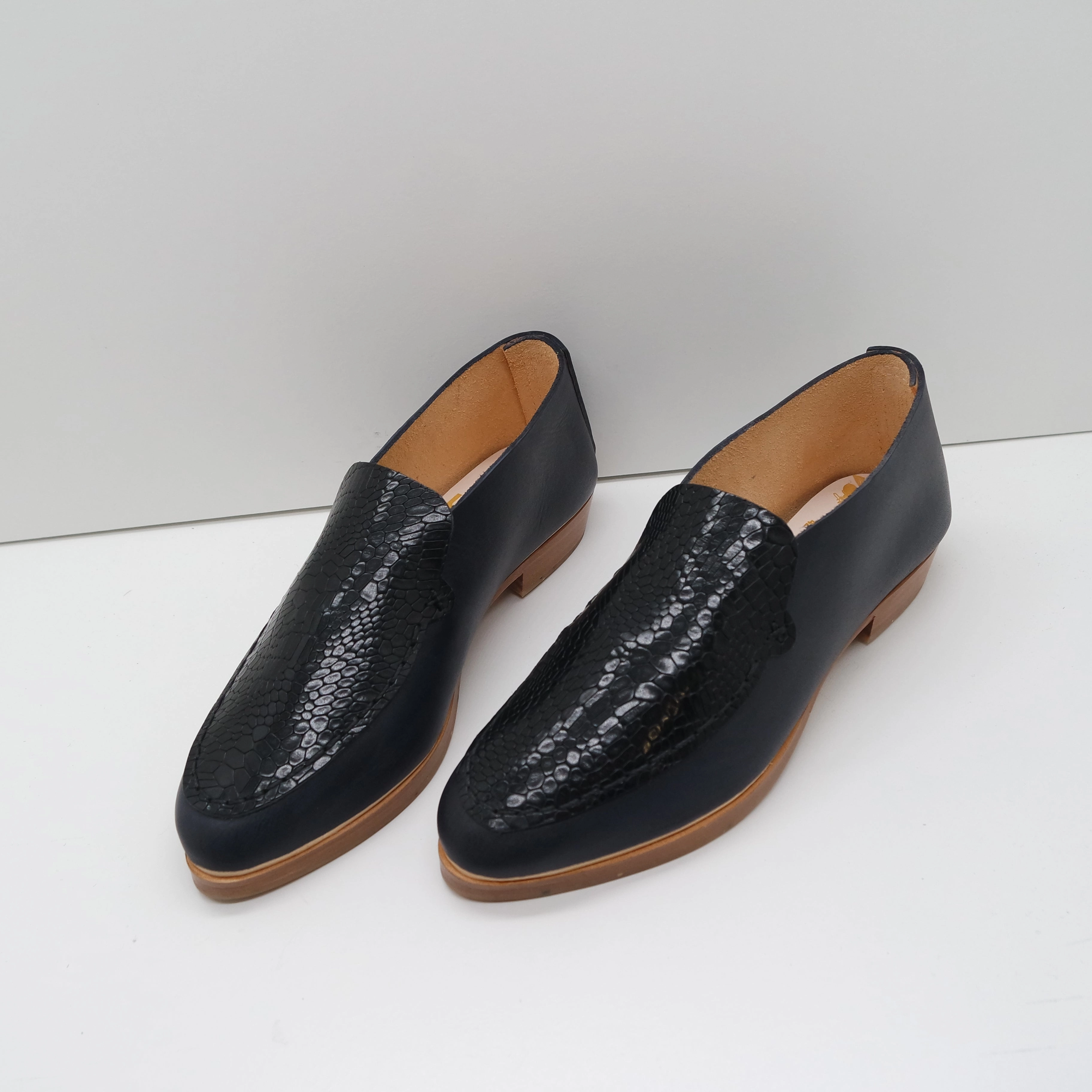 Asian Loafers THE PENNY. BB NORI. BLACK SALAMANDER LAKE. NO MASK. BLACK THREAD. EDGE INKED. 2CM