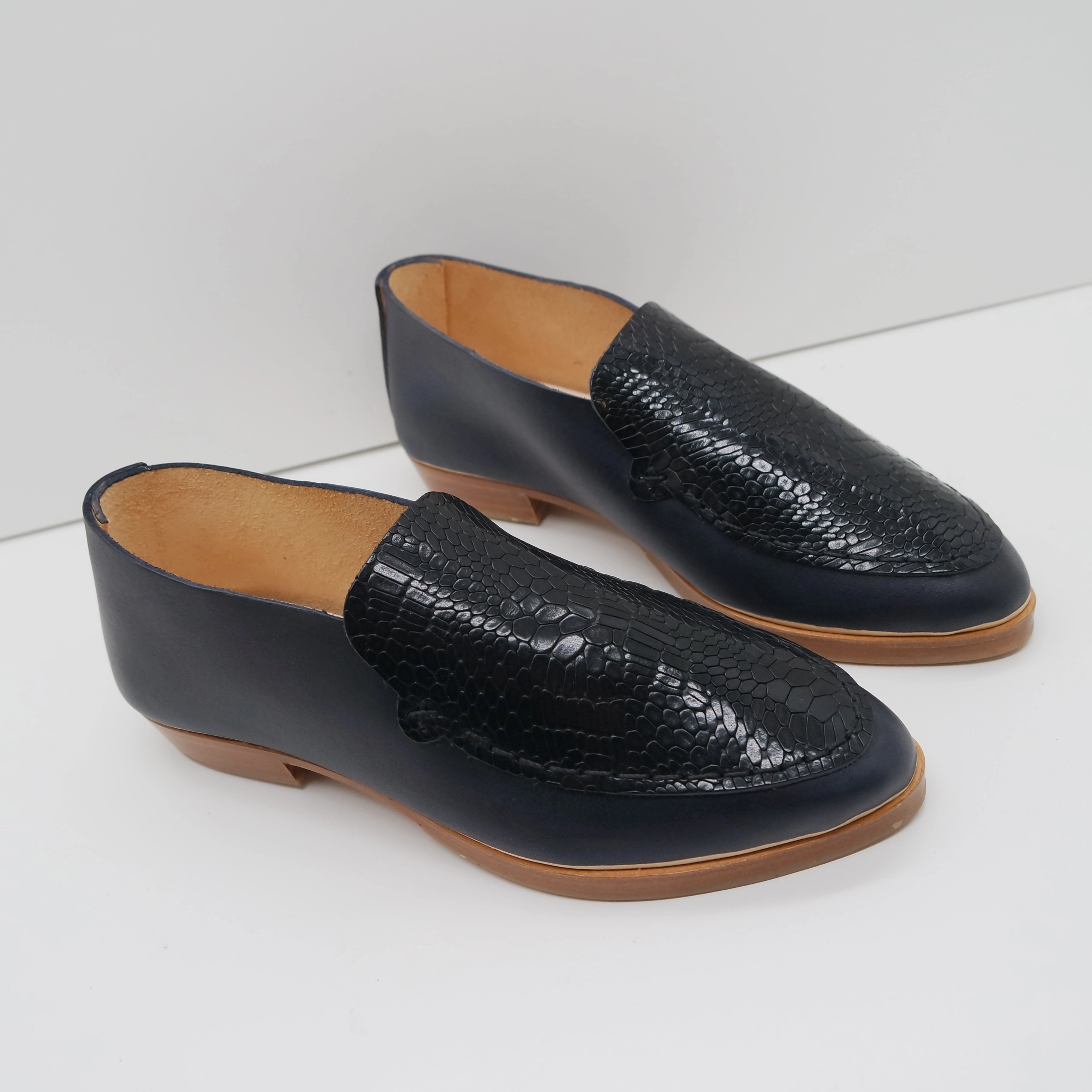 THE PENNY. BB NORI. BLACK SALAMANDER LAKE. NO MASK. BLACK THREAD. EDGE INKED. 2CM Shoes Similar To Loafers