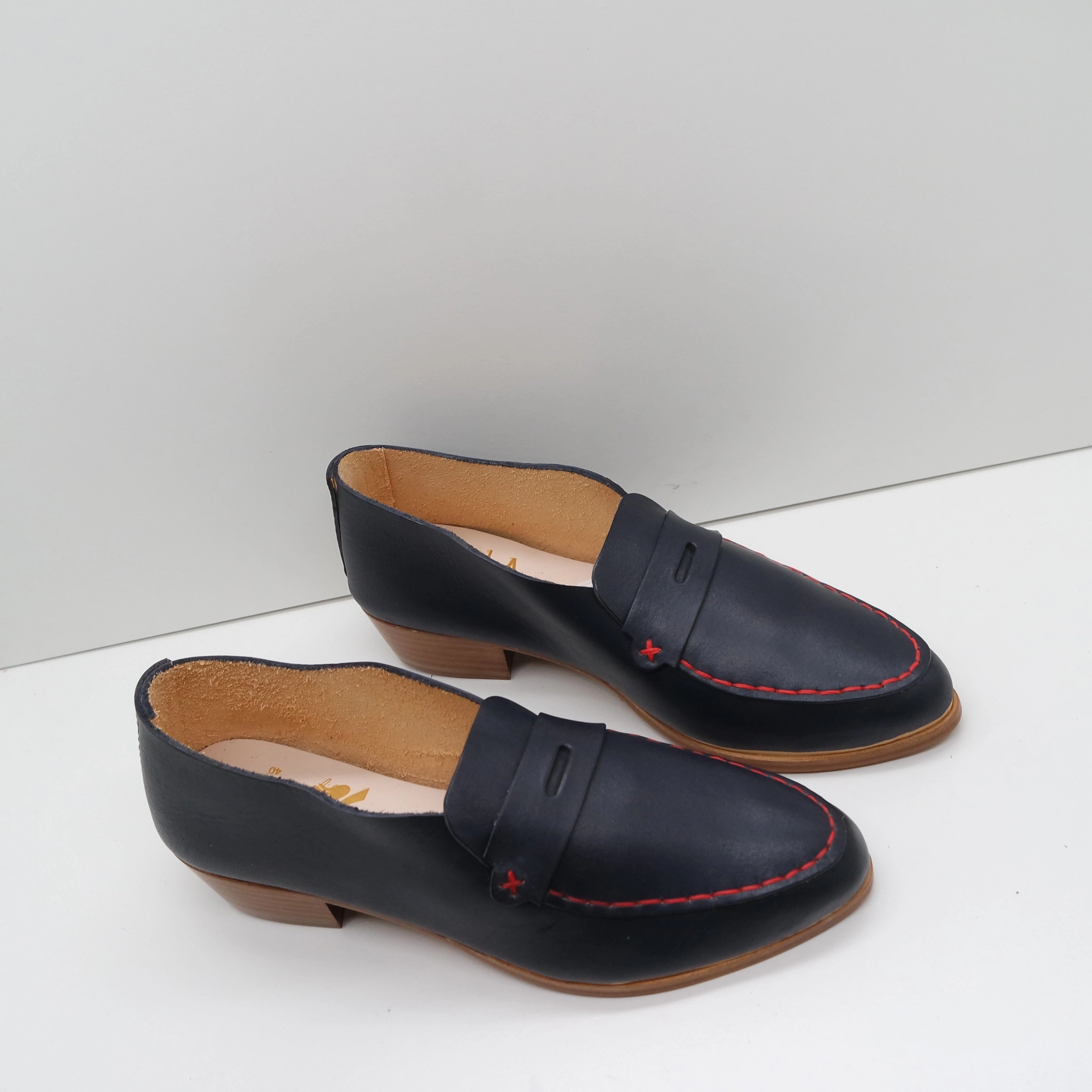 Prevent Loafers From Slipping THE PENNY. BB NORI. NORI LAKE. NORI MASK. RED THREAD. EDGE INKED. 2CM